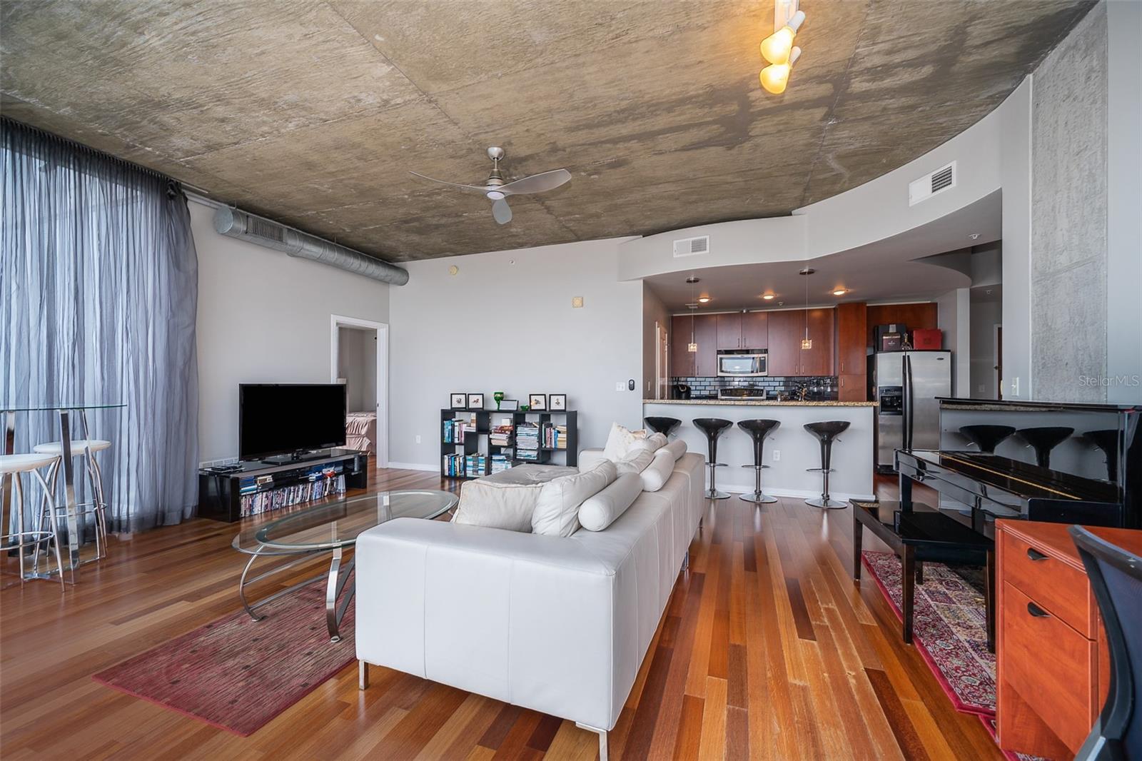 Image 10 of 20 For 155 Court Avenue 2815