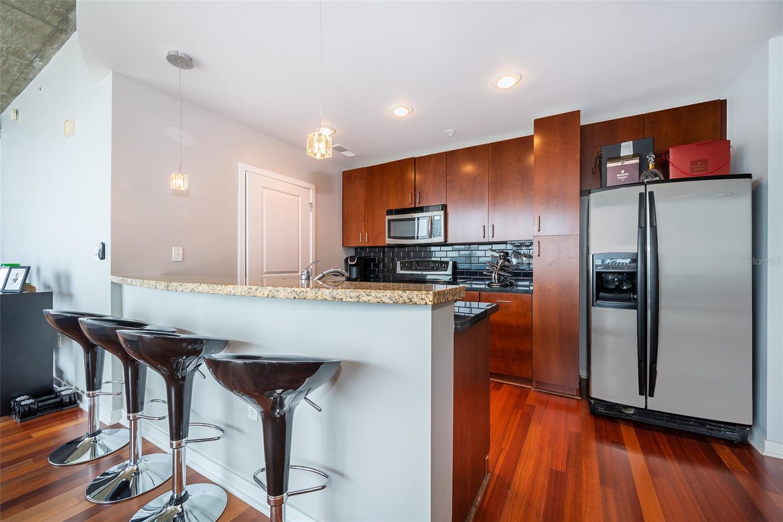 Image 12 of 20 For 155 Court Avenue 2815