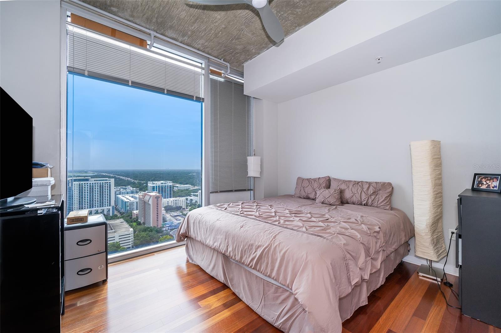 Image 13 of 20 For 155 Court Avenue 2815