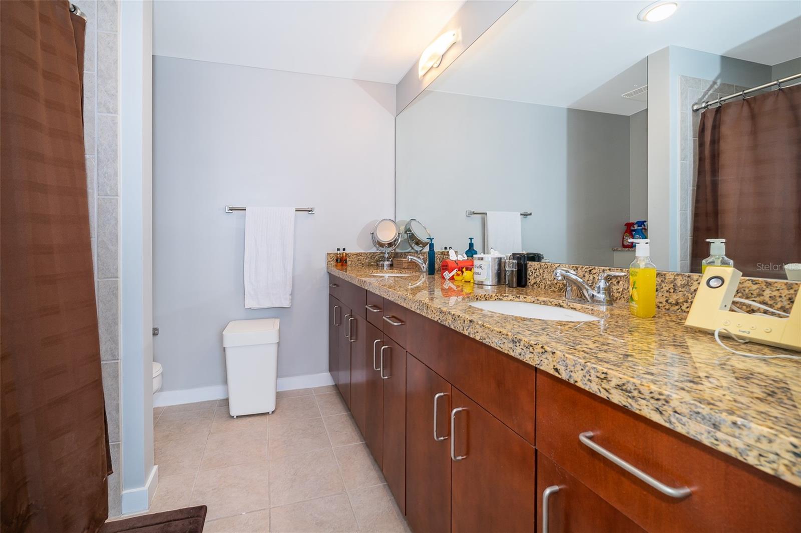 Image 14 of 20 For 155 Court Avenue 2815