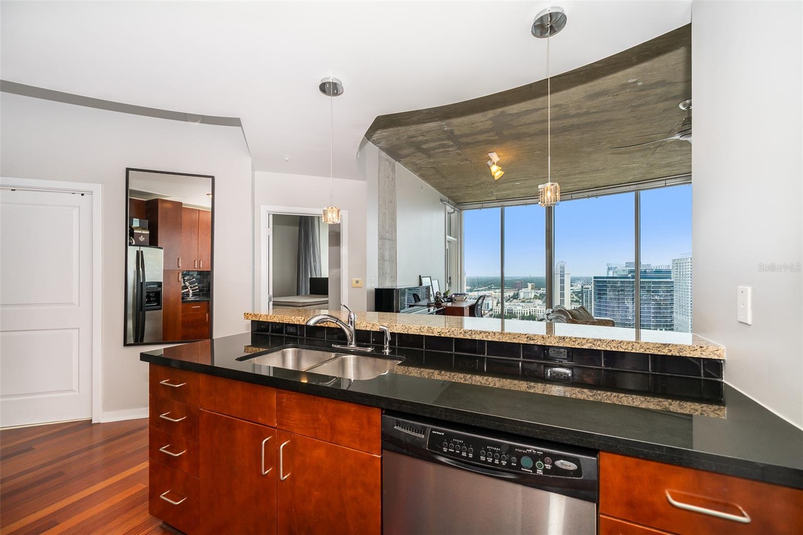 Image 3 of 20 For 155 Court Avenue 2815