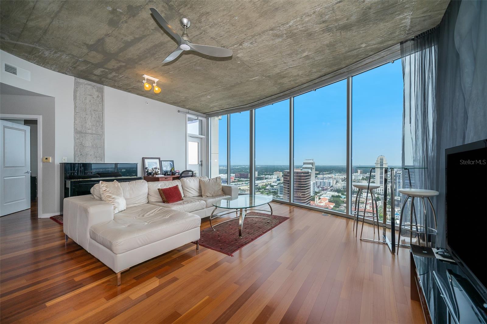 Image 7 of 20 For 155 Court Avenue 2815