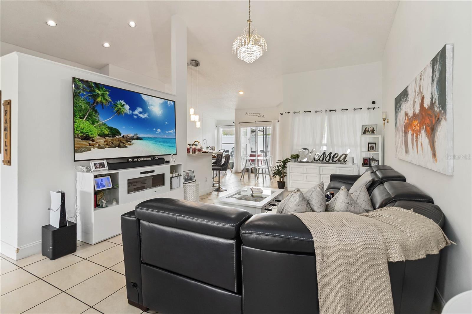 Image 10 of 44 For 12328 Bronson Way