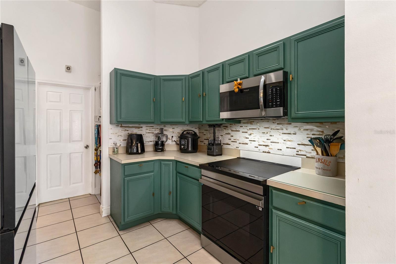 Image 14 of 44 For 12328 Bronson Way