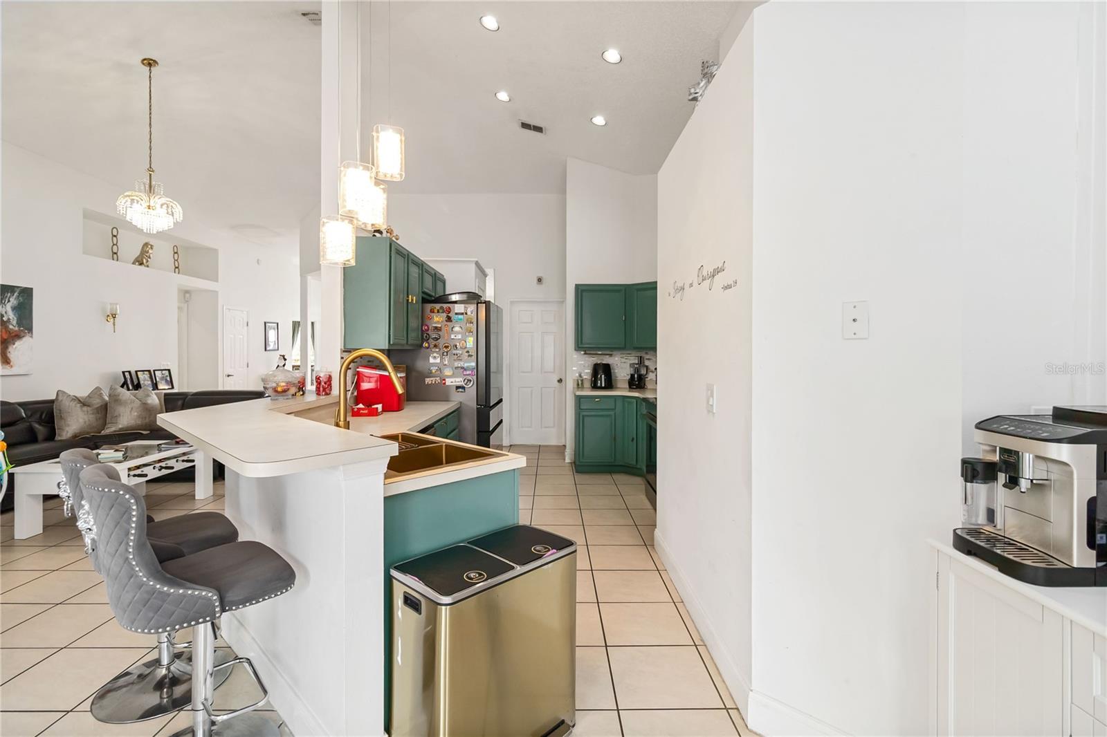 Image 17 of 44 For 12328 Bronson Way