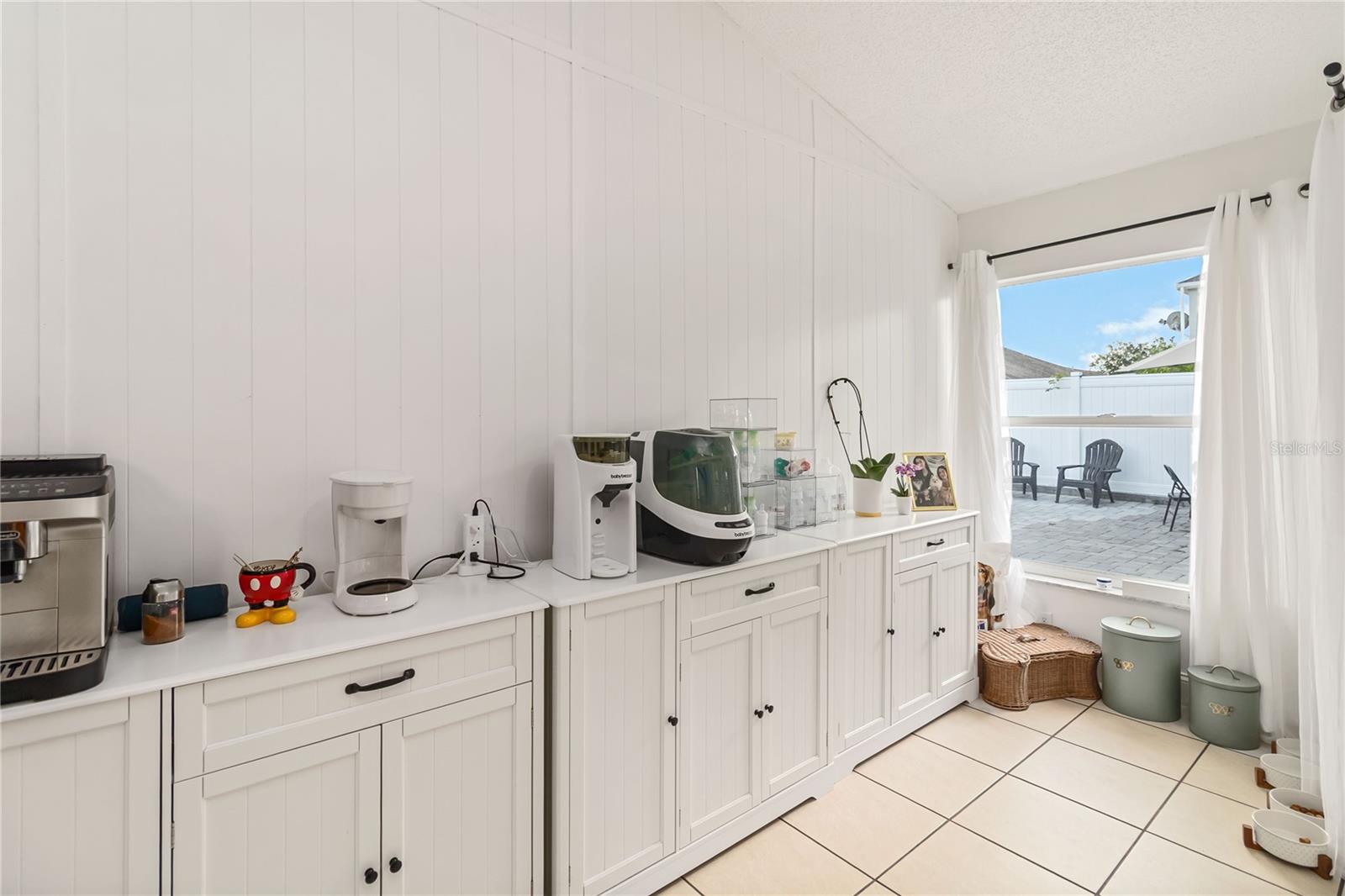 Image 18 of 44 For 12328 Bronson Way