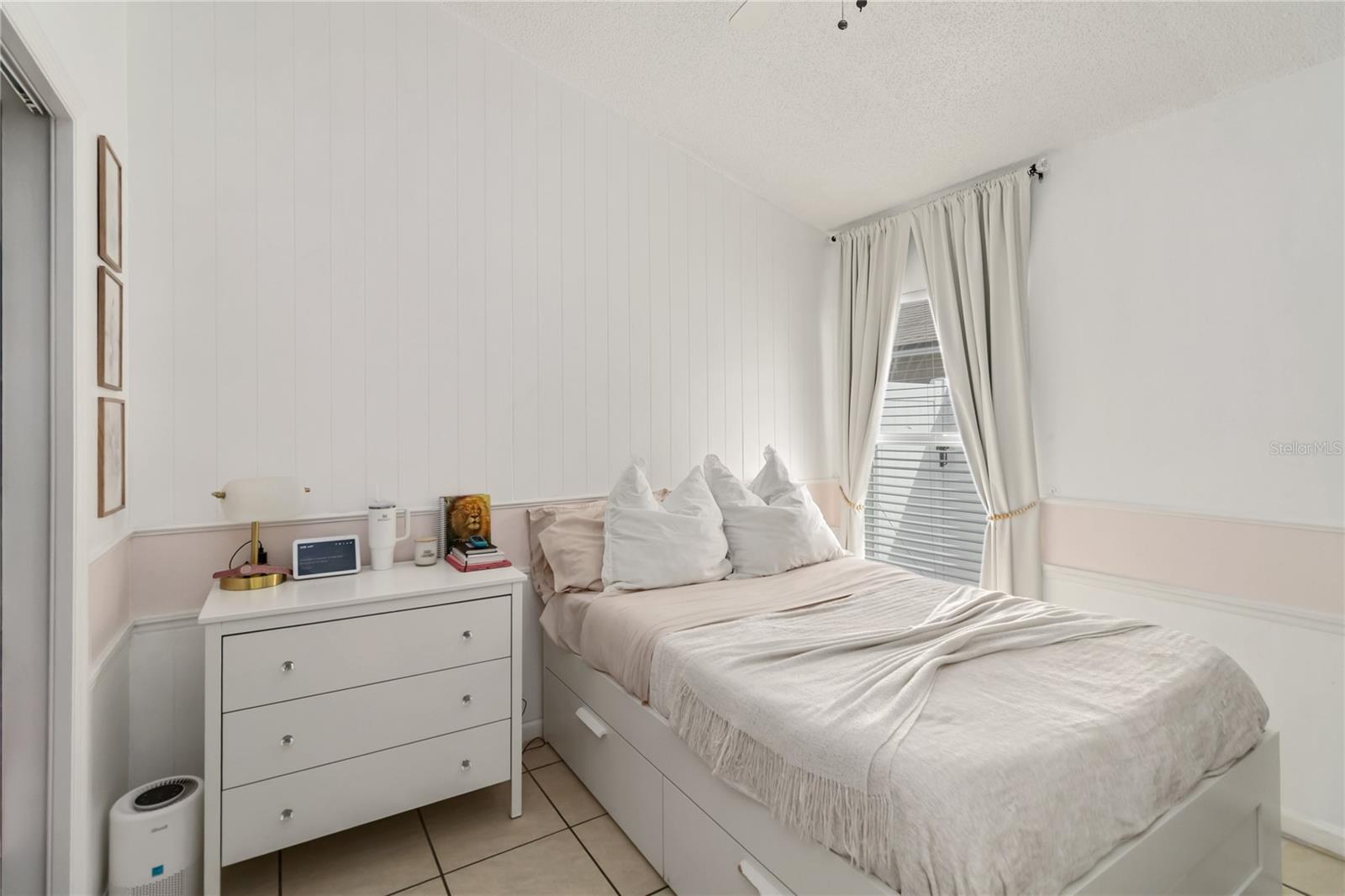 Image 23 of 44 For 12328 Bronson Way