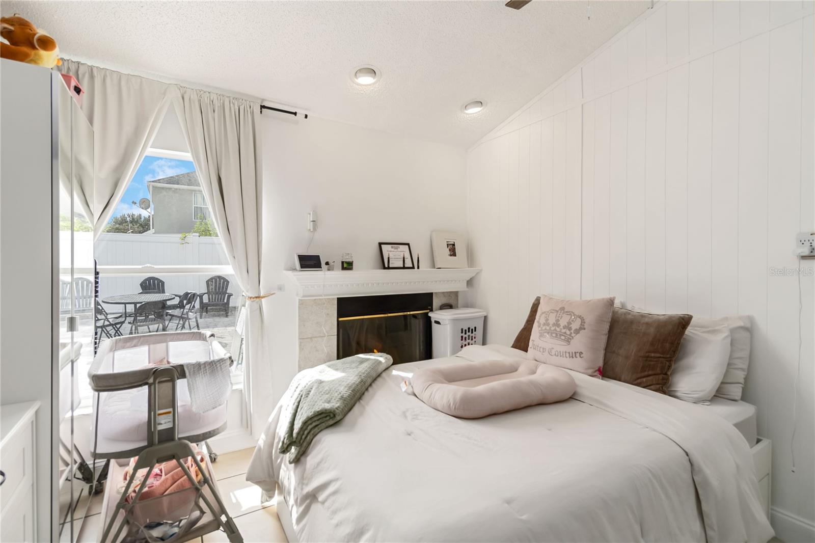 Image 27 of 44 For 12328 Bronson Way