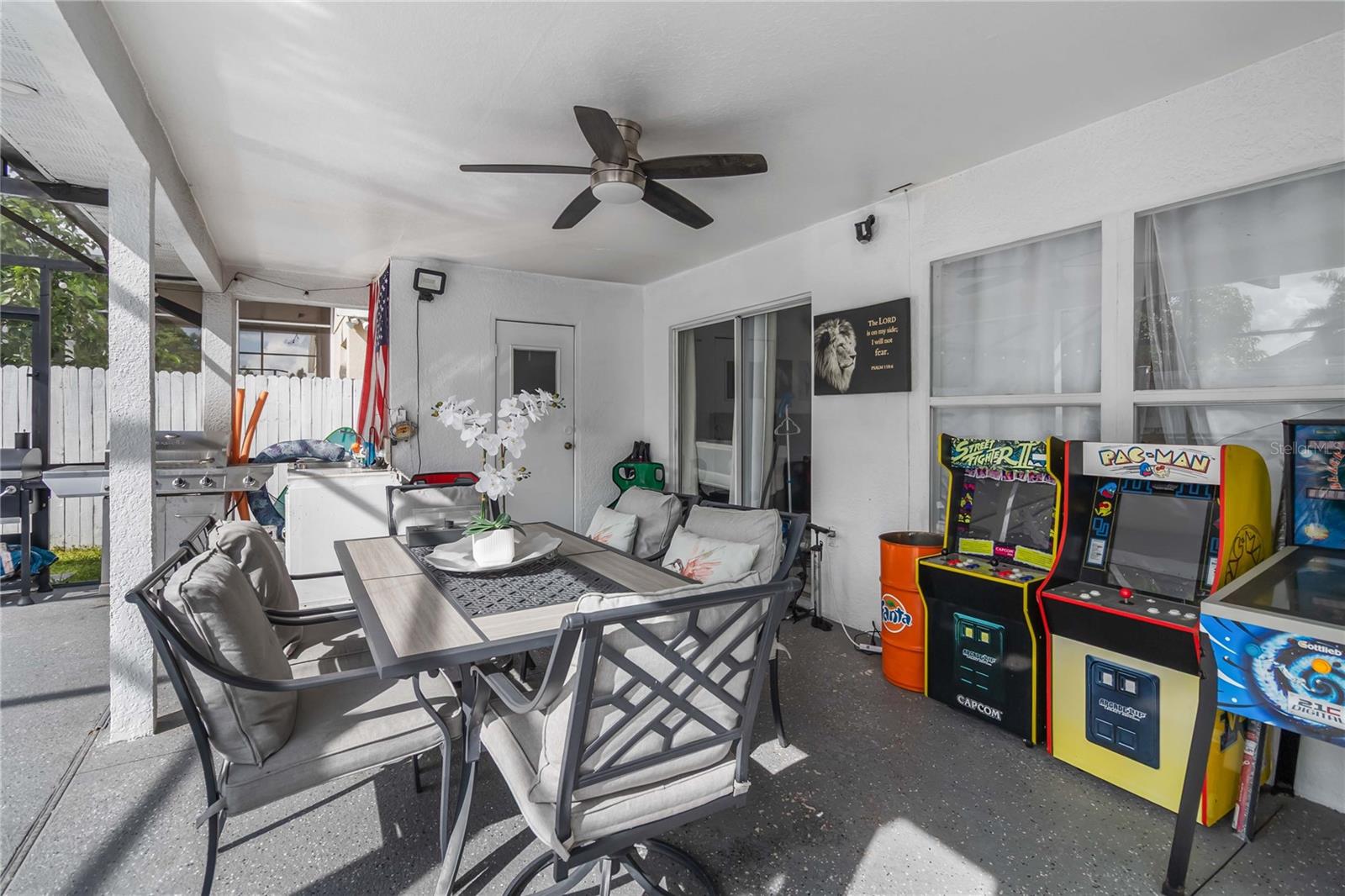 Image 38 of 44 For 12328 Bronson Way