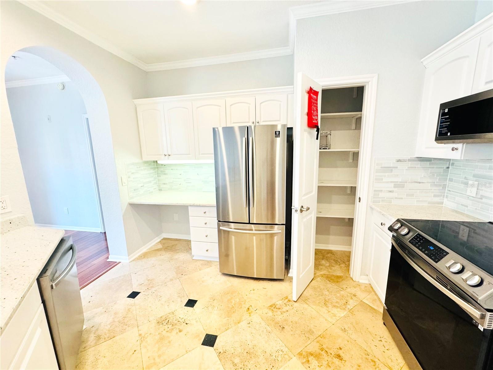 Image 4 of 18 For 860 Orange Avenue 332