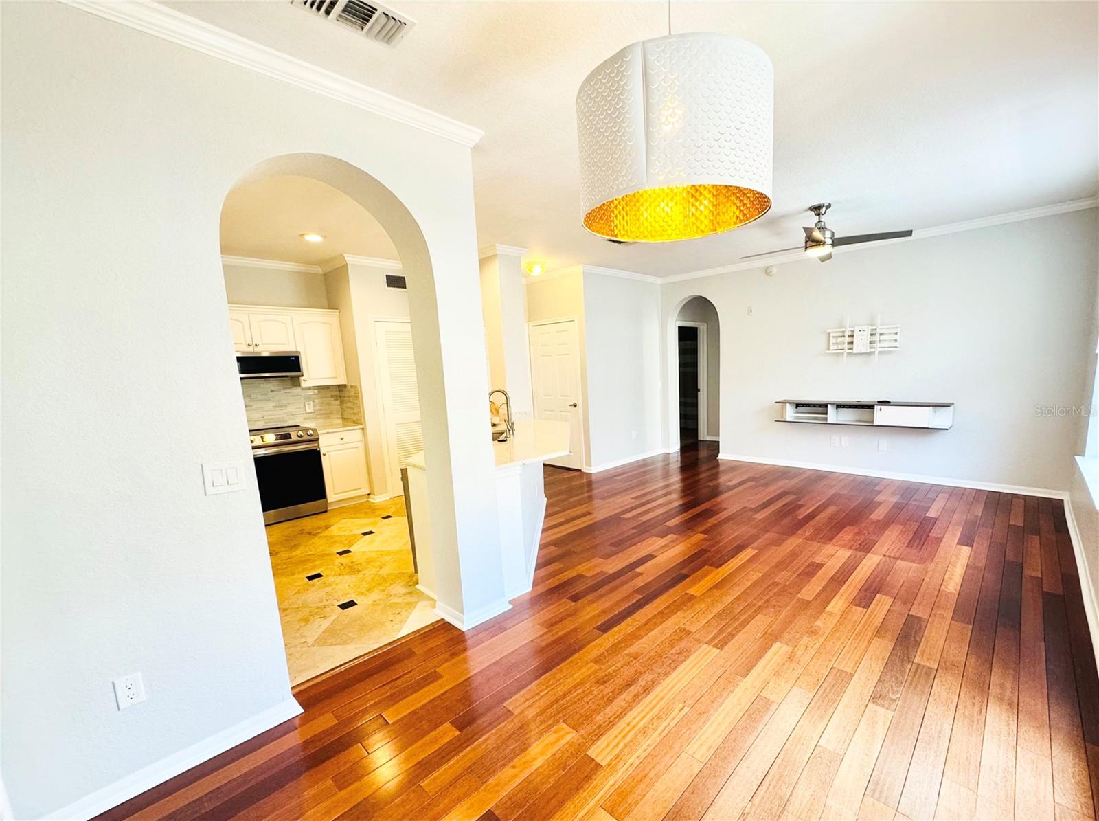 Image 6 of 18 For 860 Orange Avenue 332