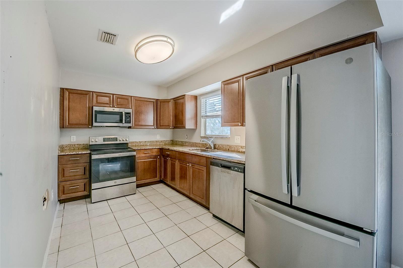 Image 10 of 31 For 2032 Tropic Bay Court