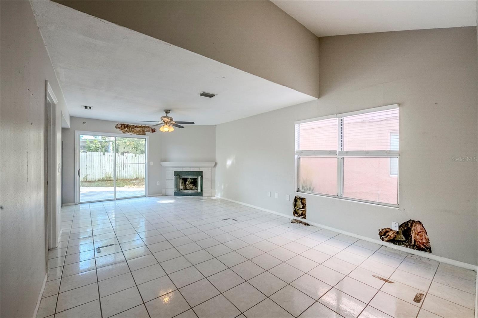Image 4 of 31 For 2032 Tropic Bay Court