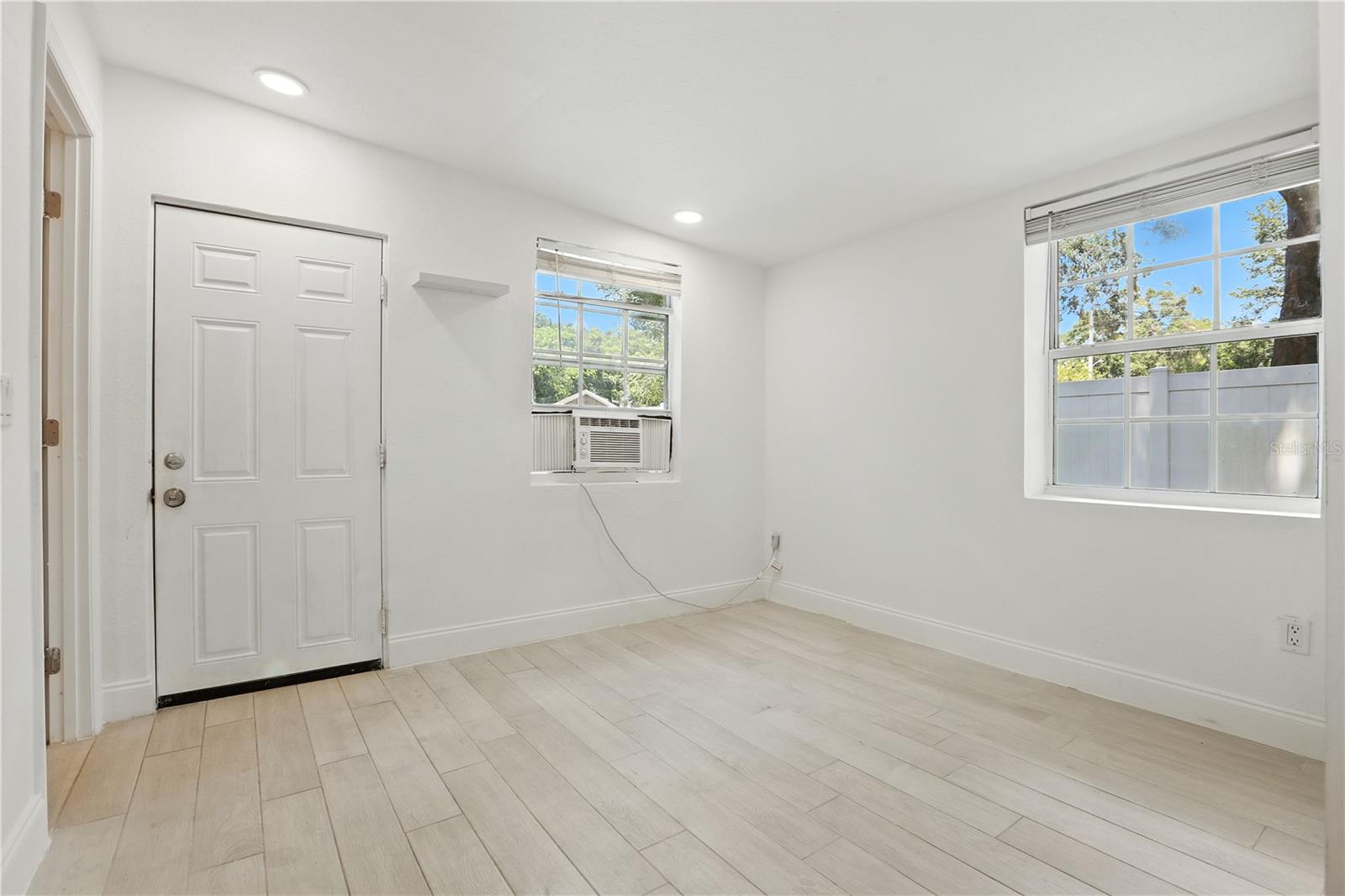 Image 9 of 15 For 1906 Cloverlawn Avenue