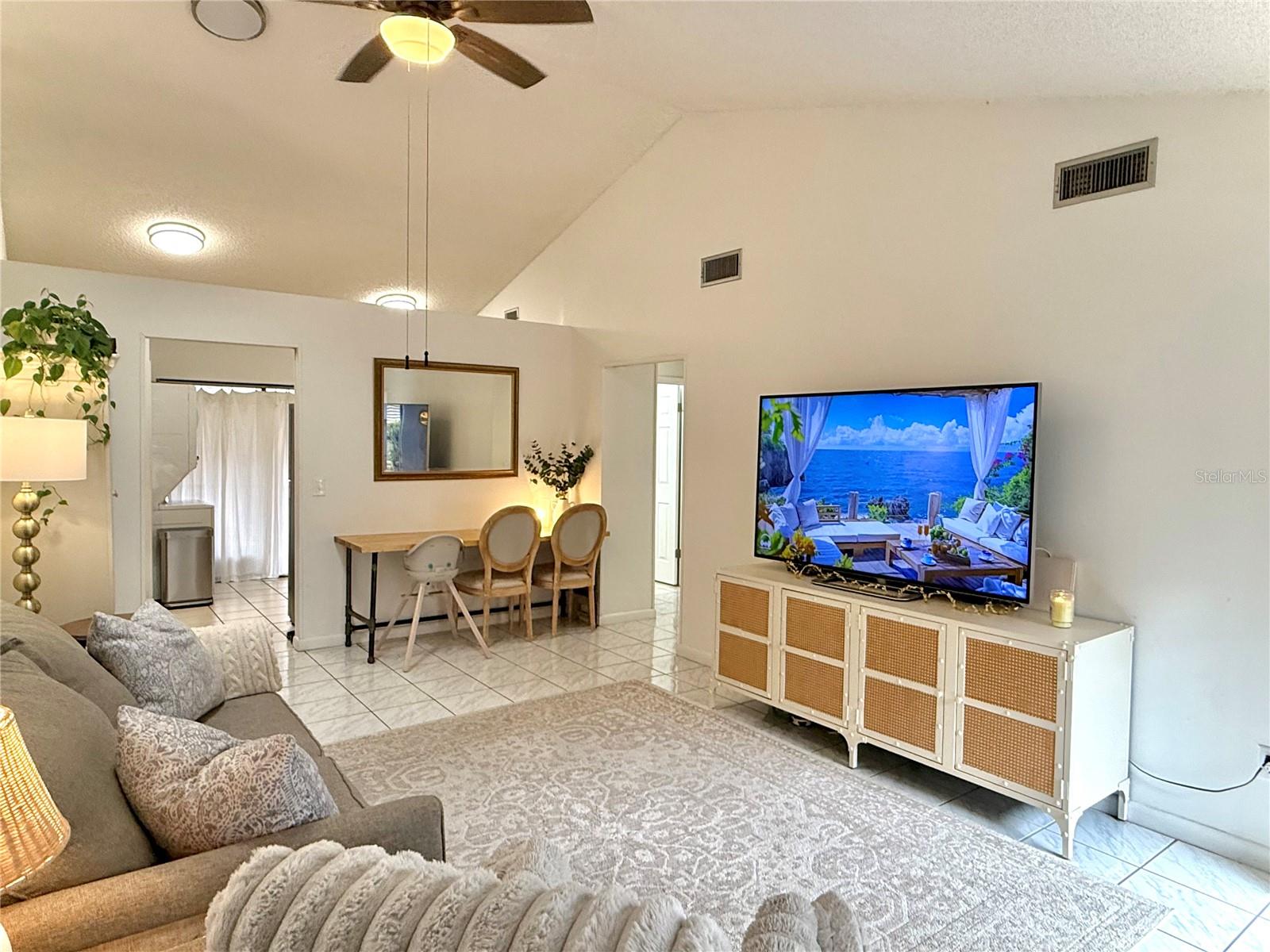 Image 4 of 17 For 355 Douglas Way 53