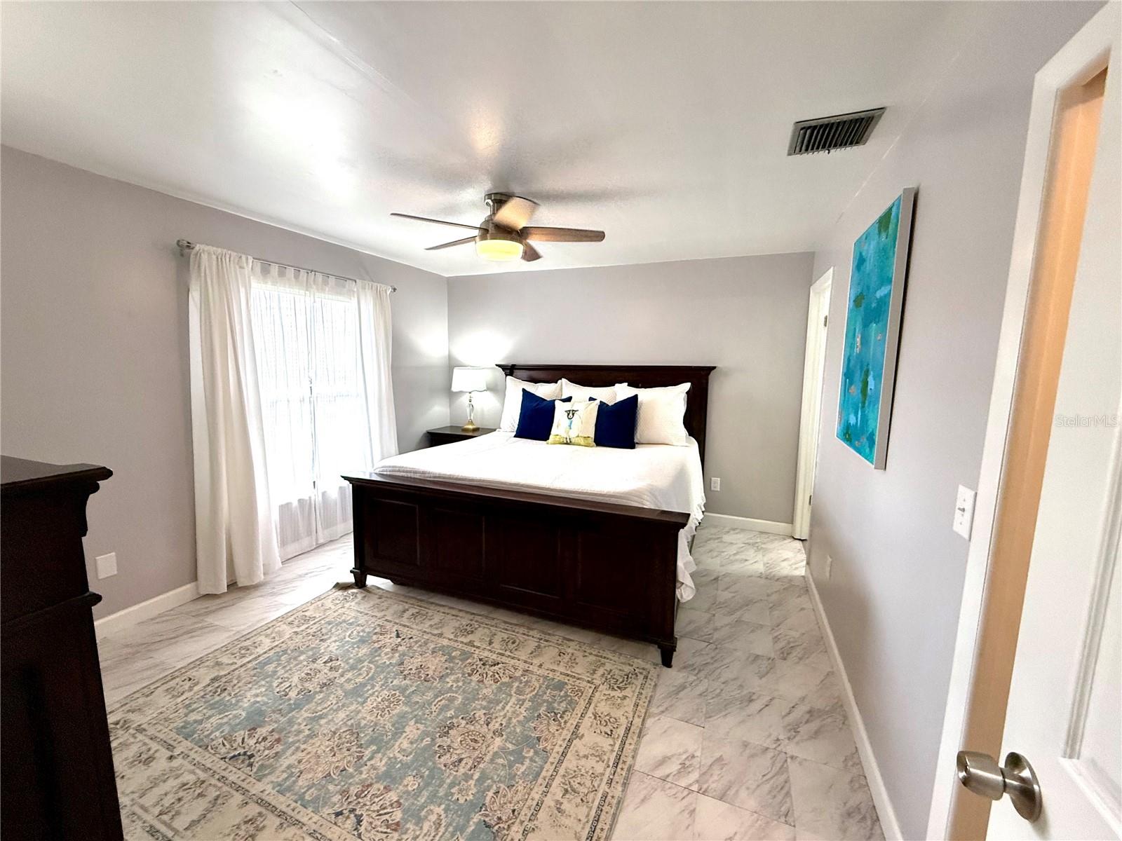 Image 7 of 17 For 355 Douglas Way 53