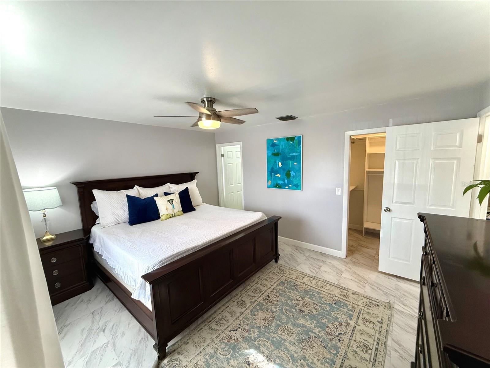 Image 8 of 17 For 355 Douglas Way 53