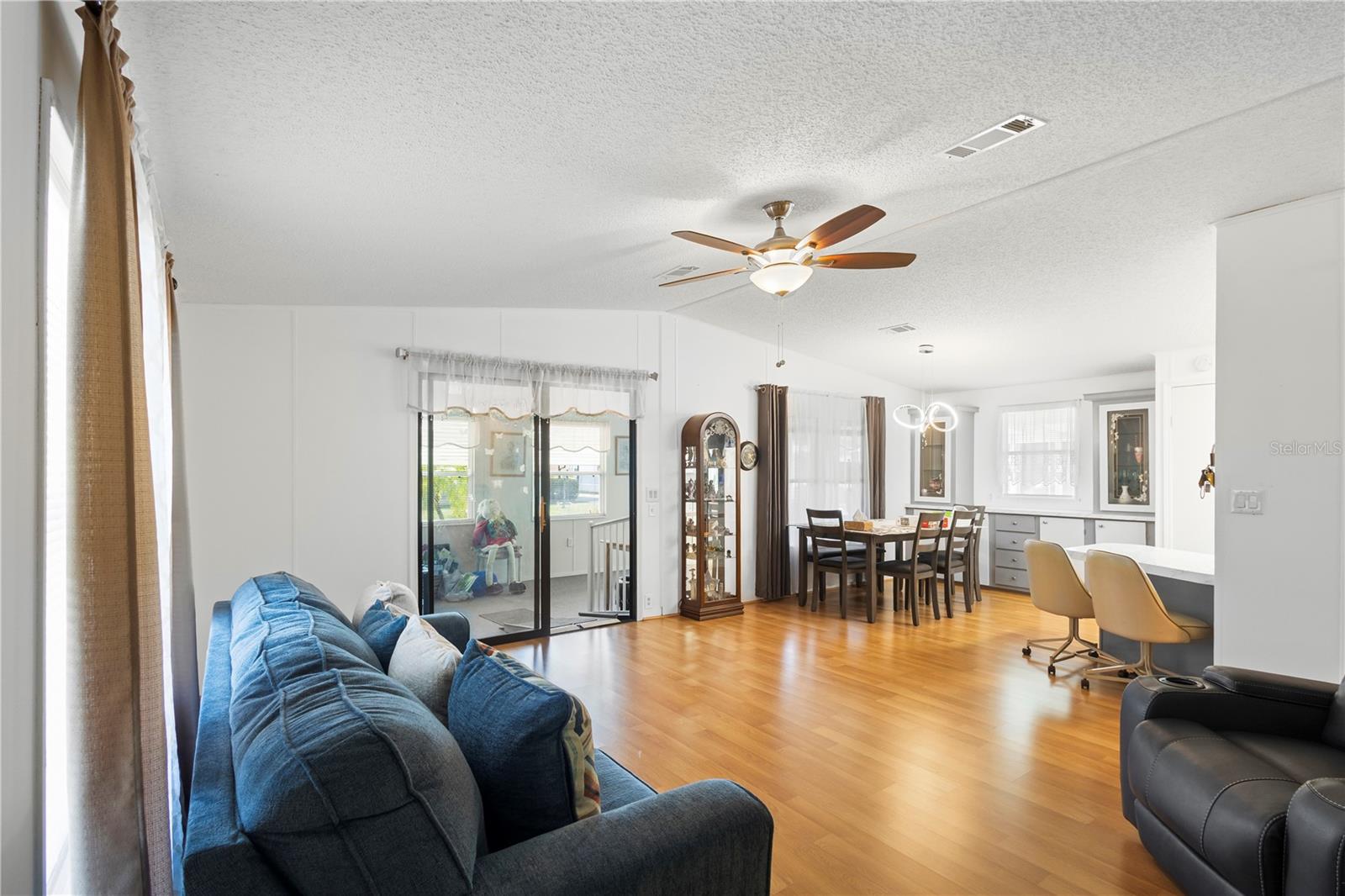 Image 16 of 43 For 6015 Grand Oaks Drive Se