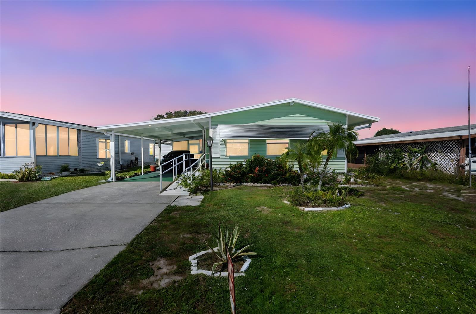 Image 3 of 43 For 6015 Grand Oaks Drive Se