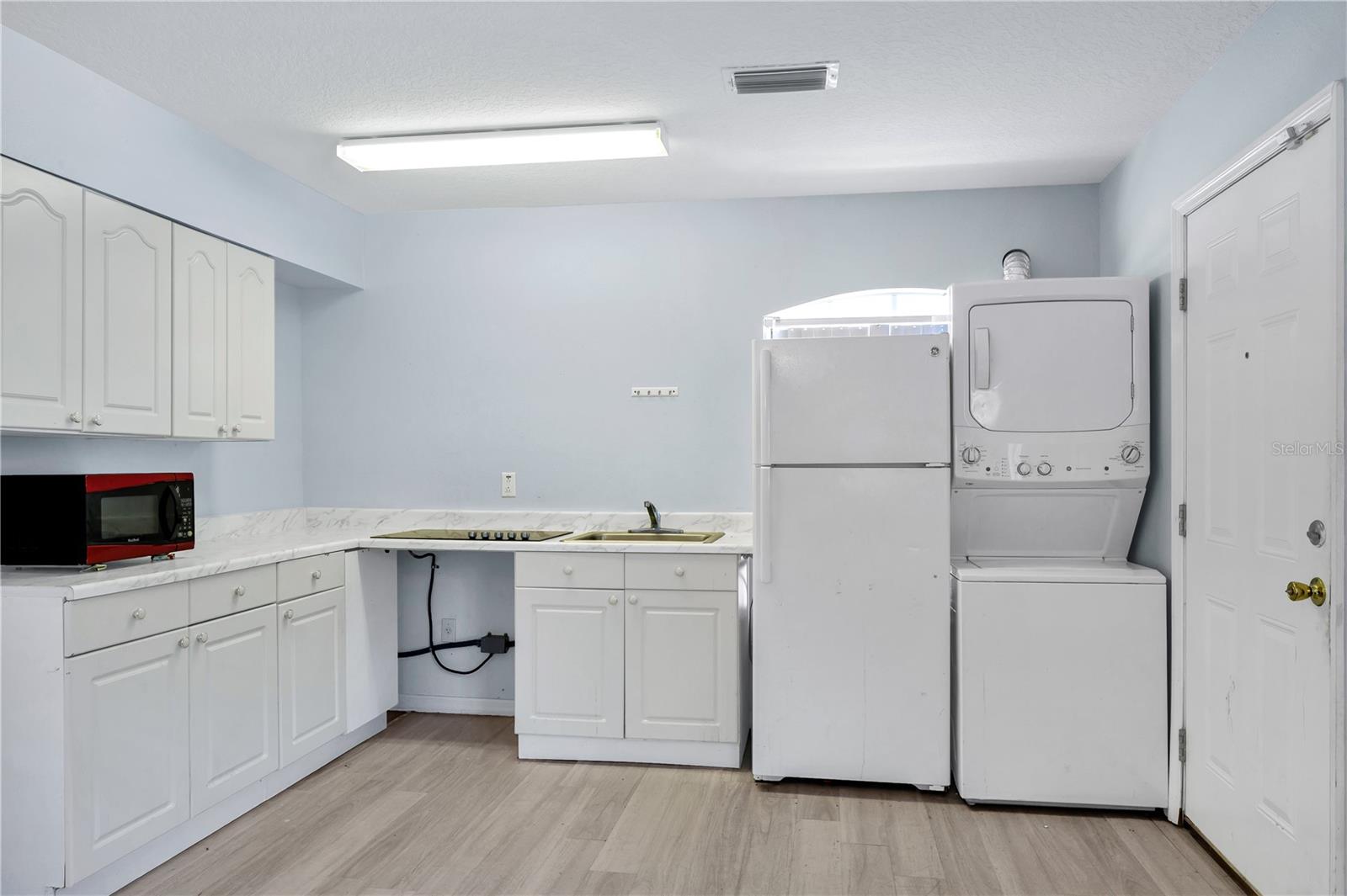 Image 28 of 38 For 1335 Washington Palm Loop A