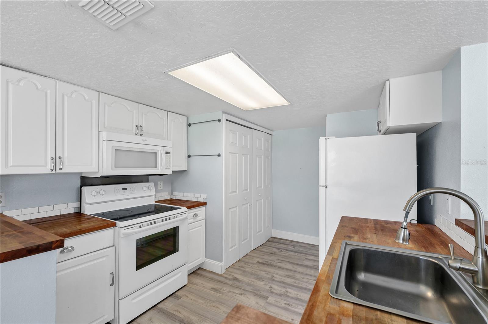 Image 8 of 38 For 1335 Washington Palm Loop A