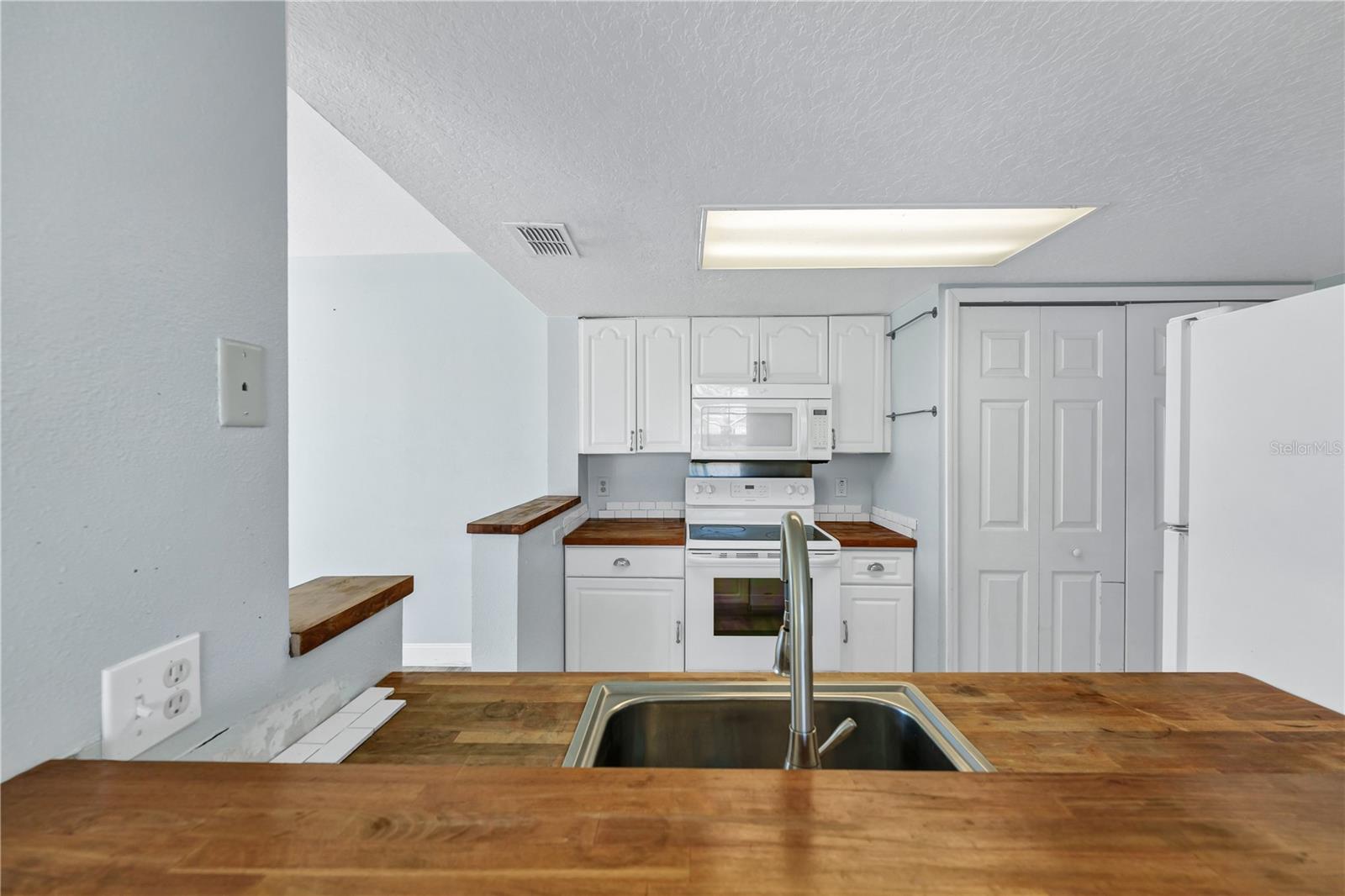 Image 9 of 38 For 1335 Washington Palm Loop A