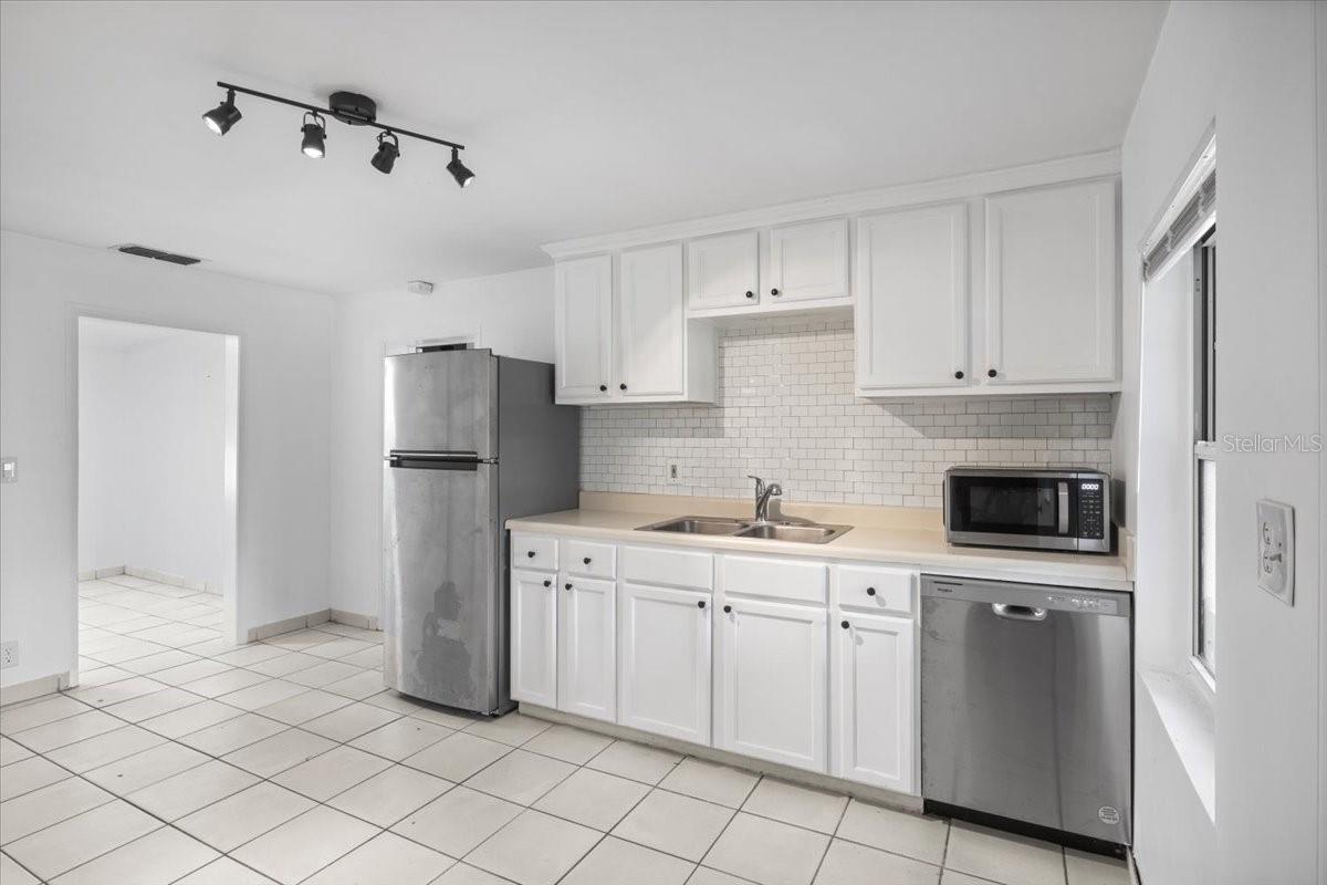 Image 4 of 18 For 780 Baffie Avenue