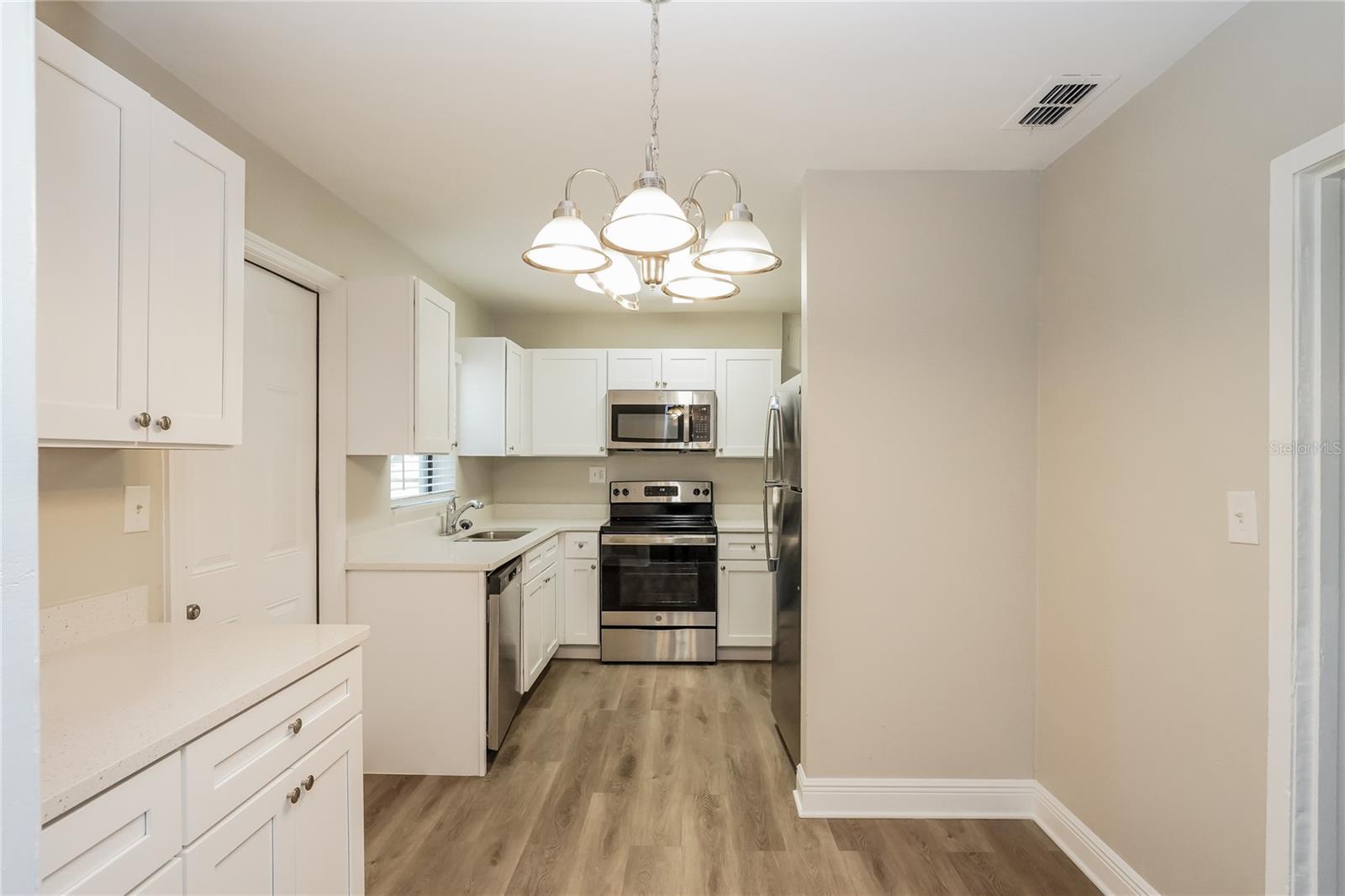 Image 4 of 16 For 832 Bethune Drive