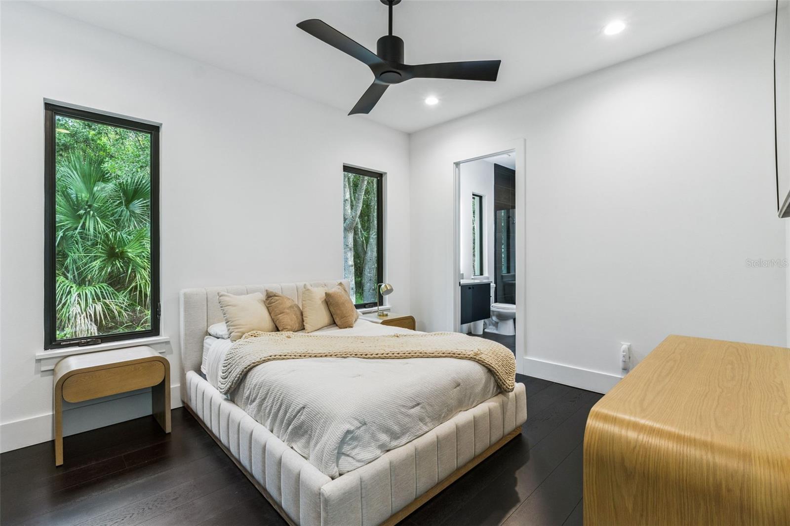 Image 17 of 74 For 15746 Pendio Dr