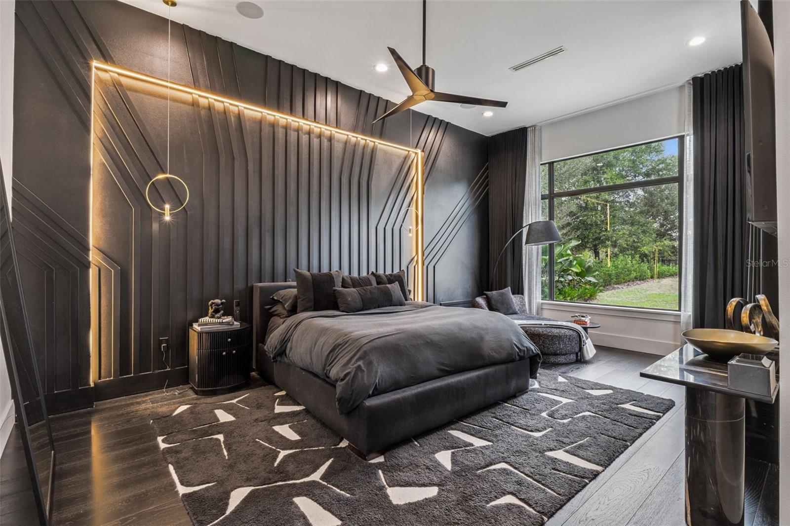 Image 19 of 74 For 15746 Pendio Dr