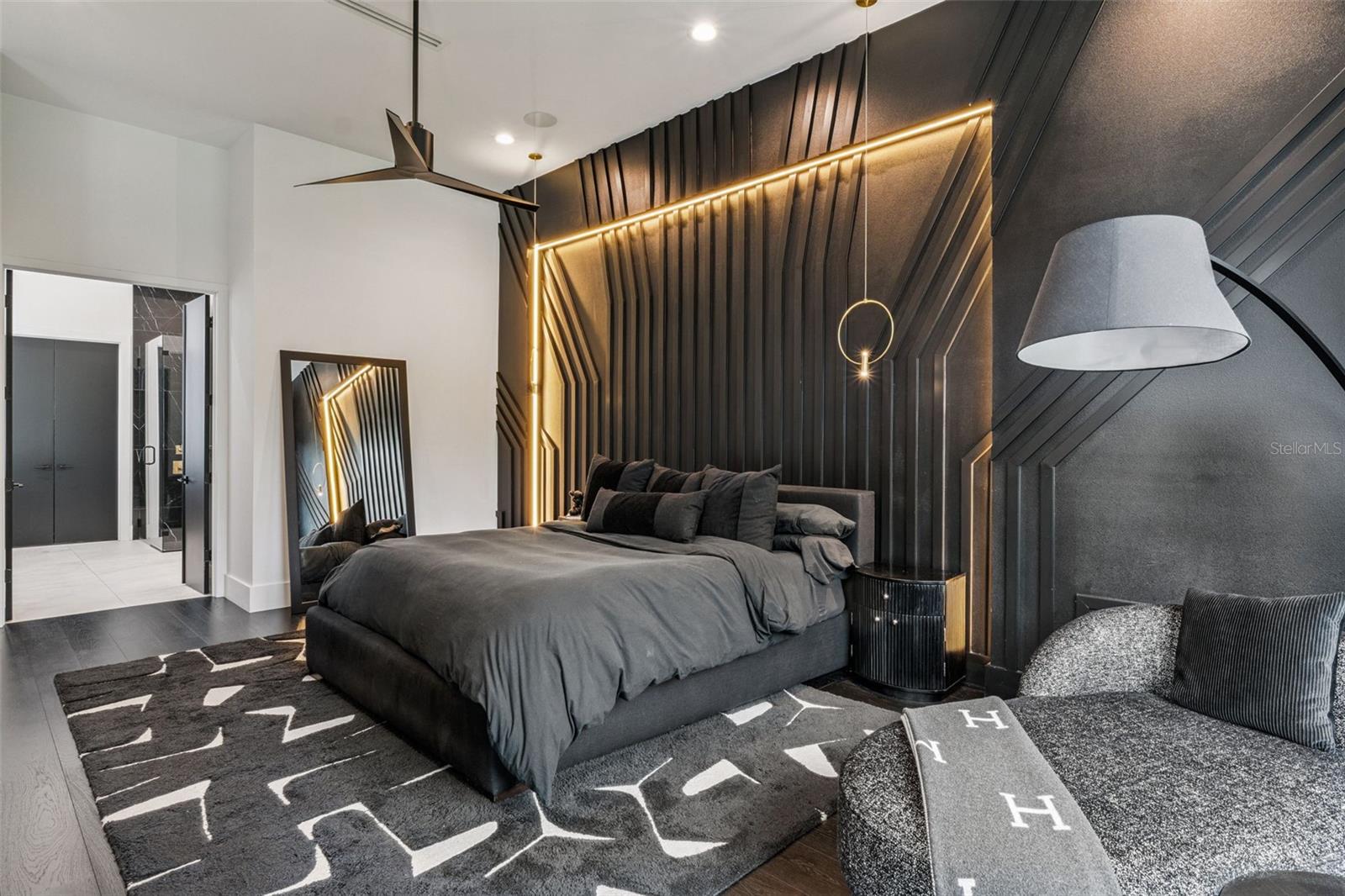 Image 20 of 74 For 15746 Pendio Dr