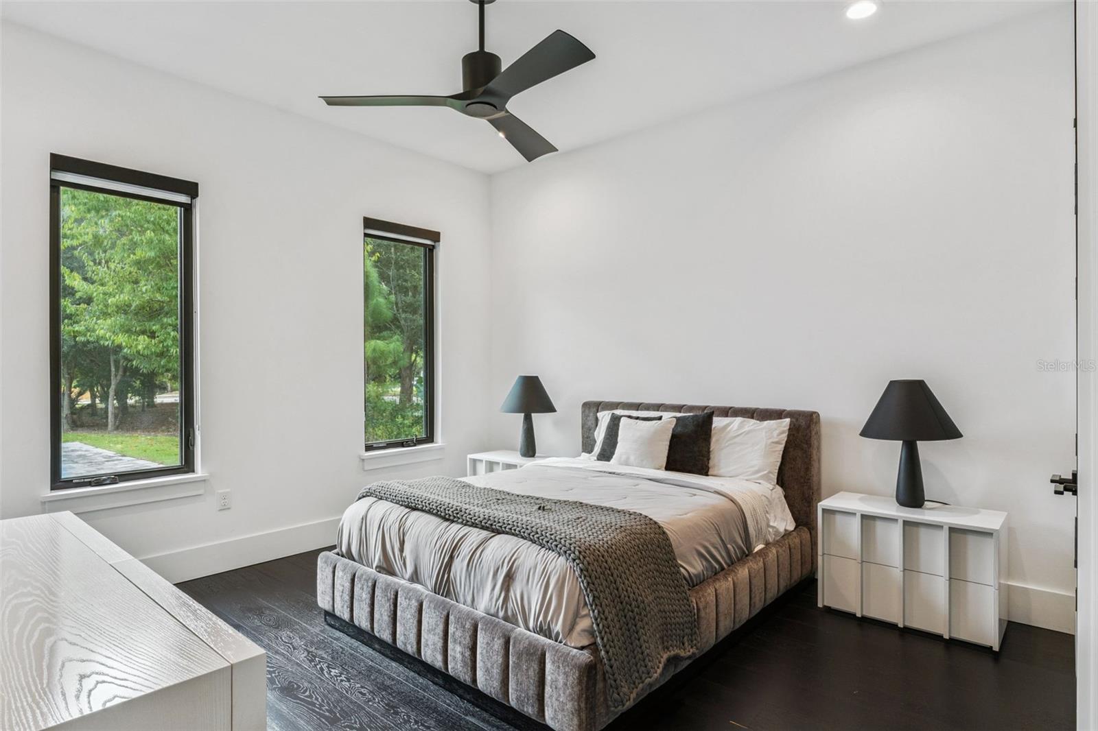 Image 24 of 74 For 15746 Pendio Dr