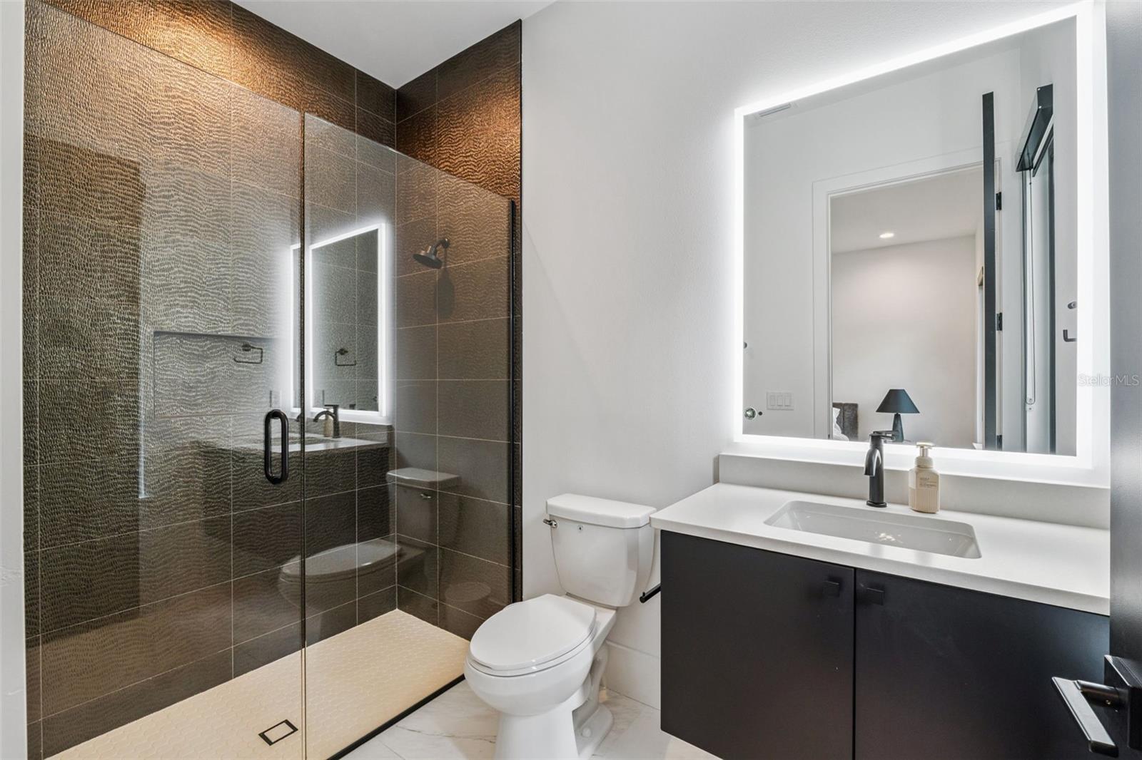 Image 25 of 74 For 15746 Pendio Dr