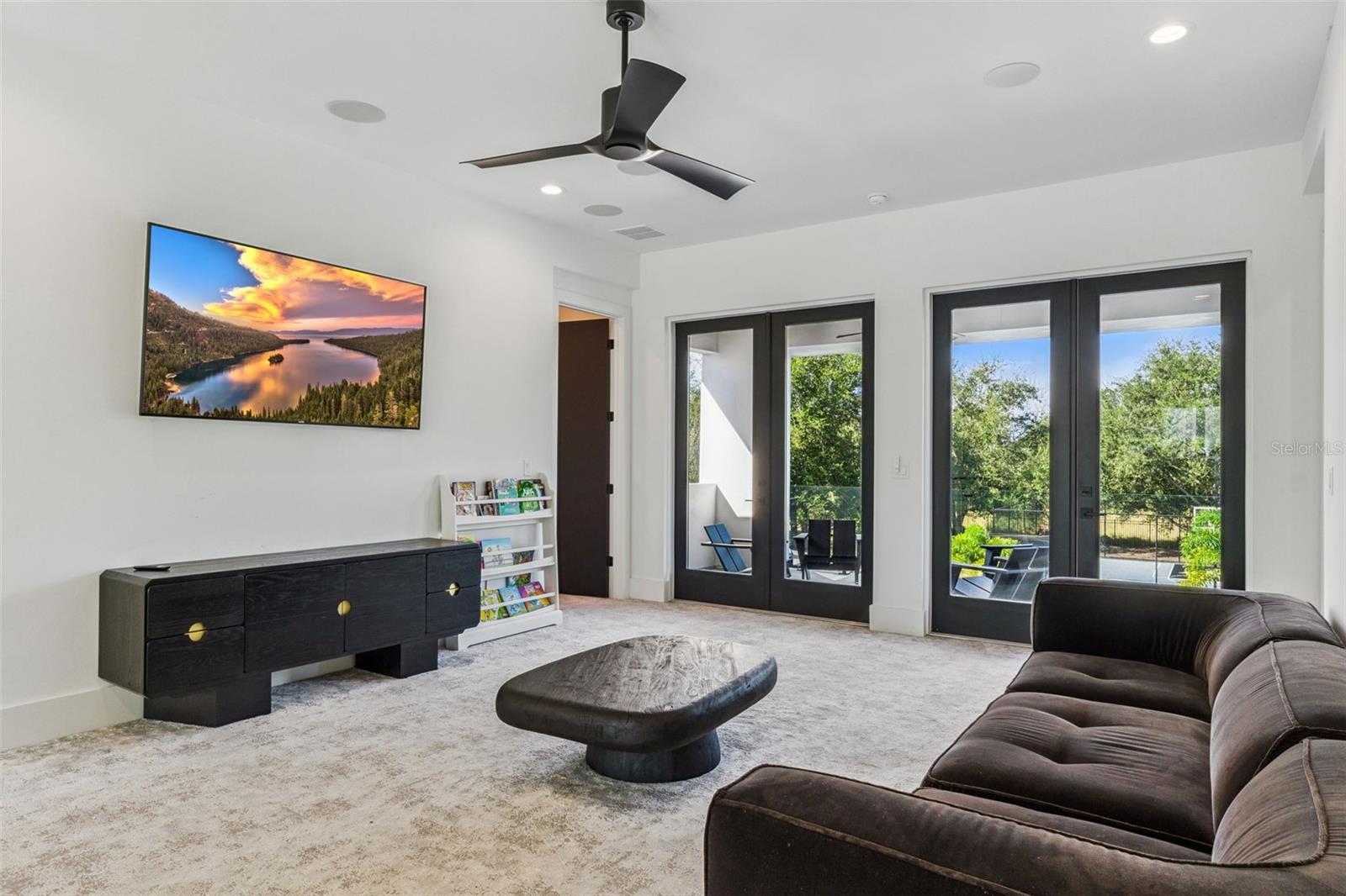 Image 27 of 74 For 15746 Pendio Dr