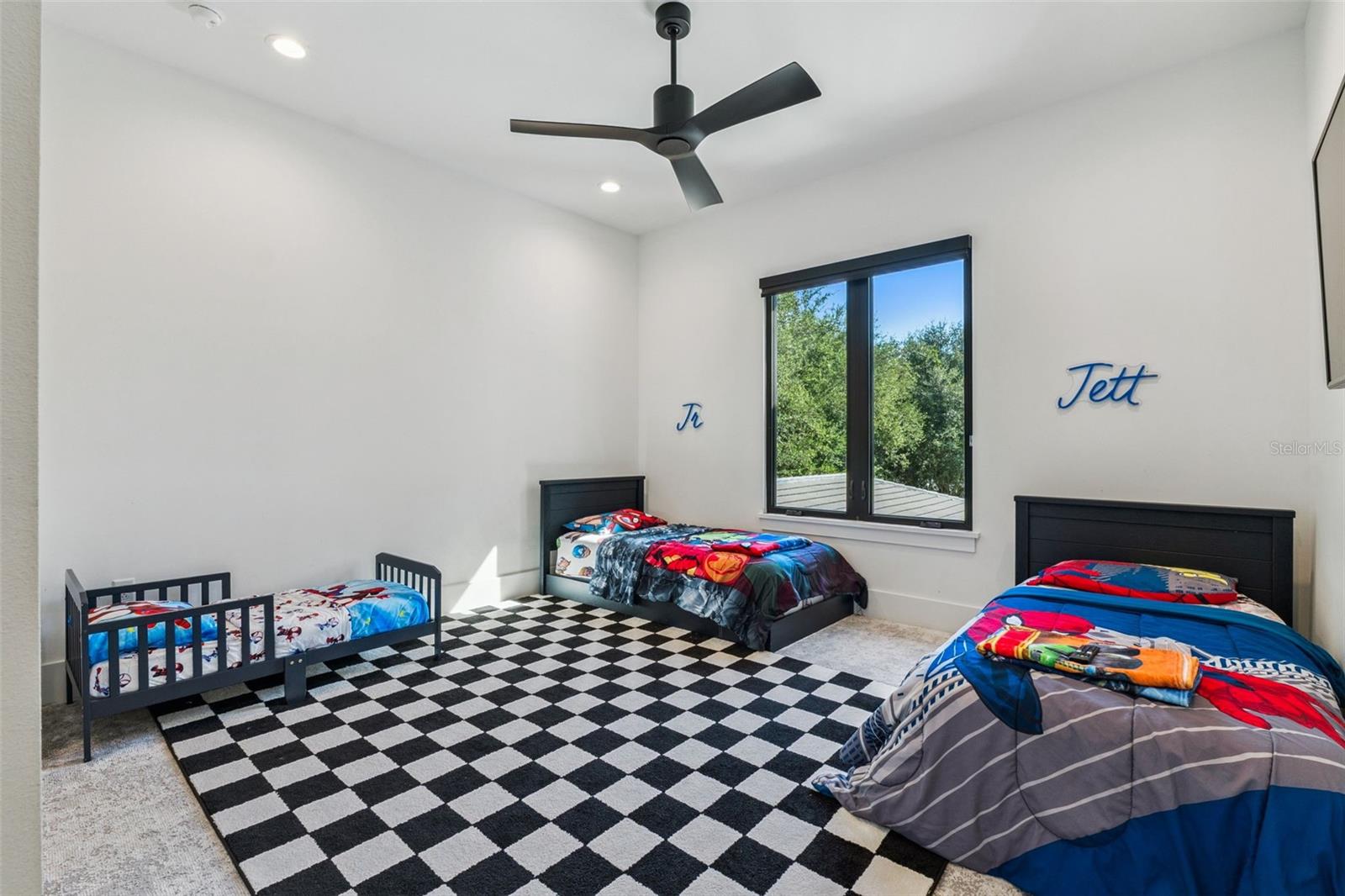 Image 30 of 74 For 15746 Pendio Dr