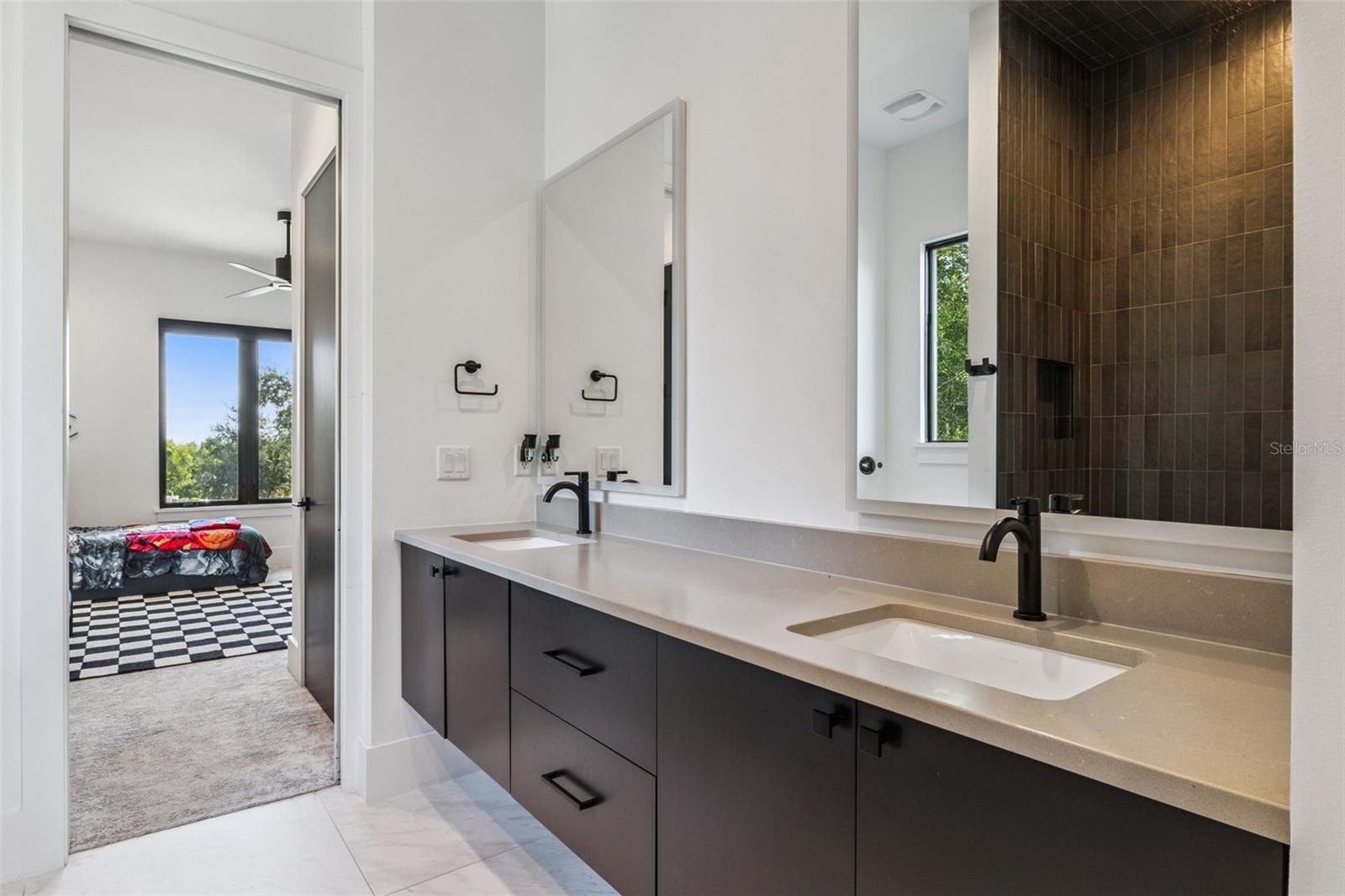 Image 31 of 74 For 15746 Pendio Dr