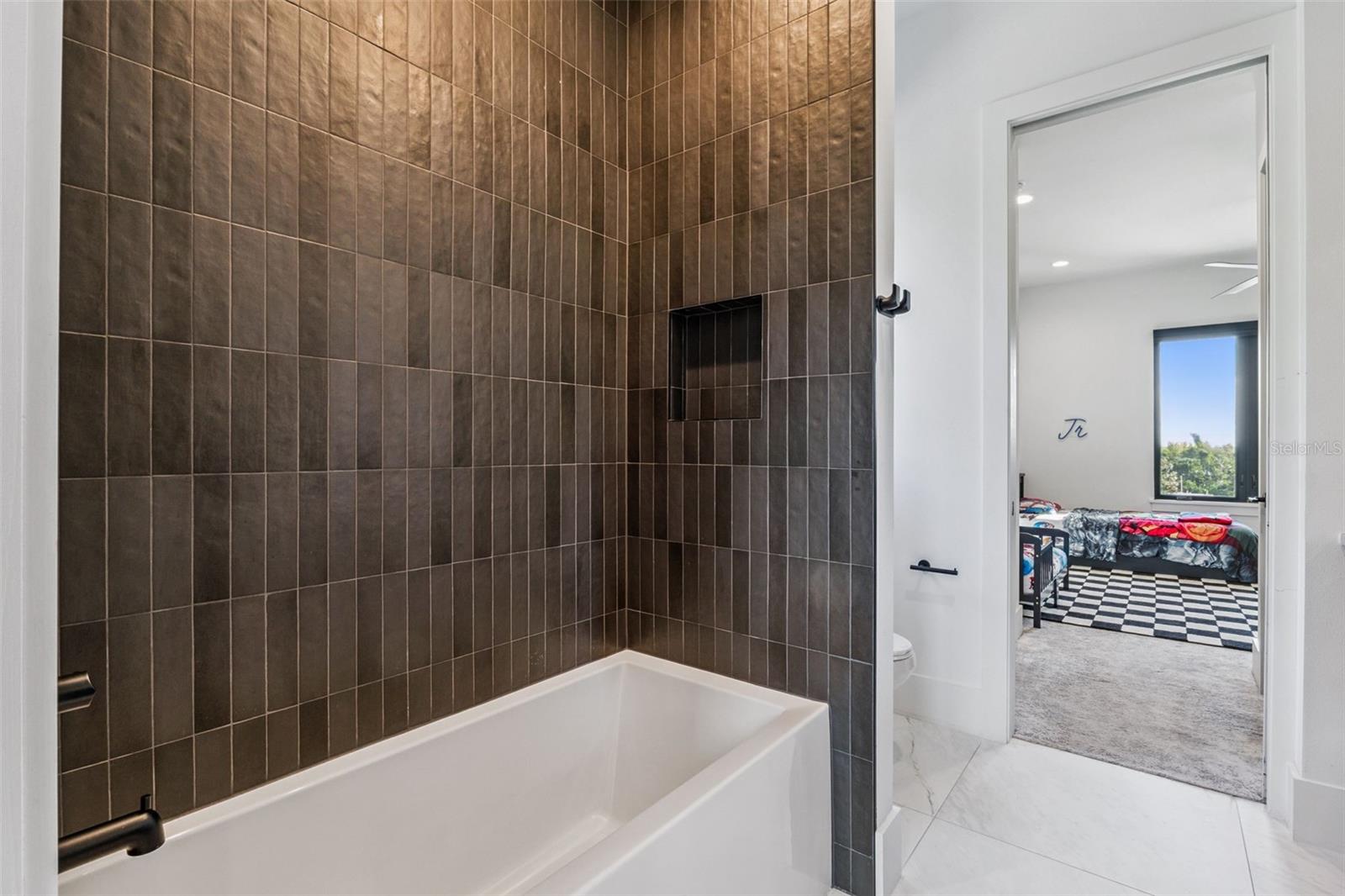 Image 32 of 74 For 15746 Pendio Dr