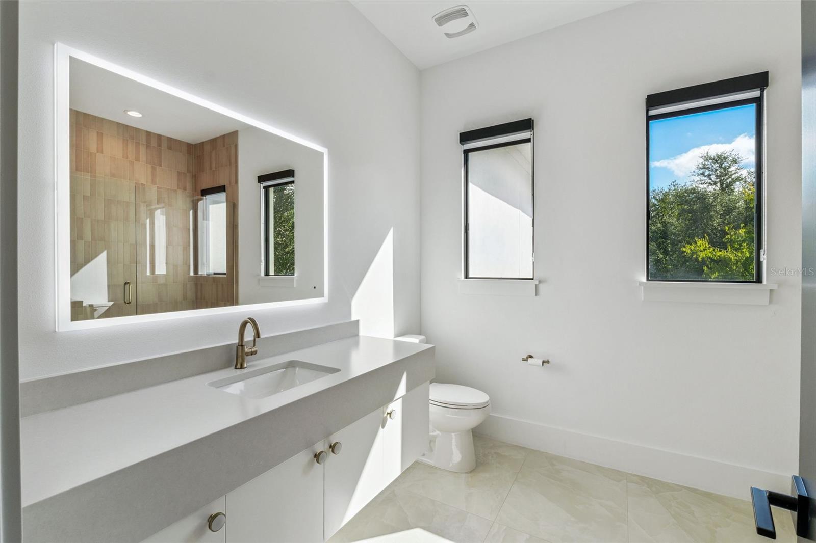 Image 35 of 74 For 15746 Pendio Dr