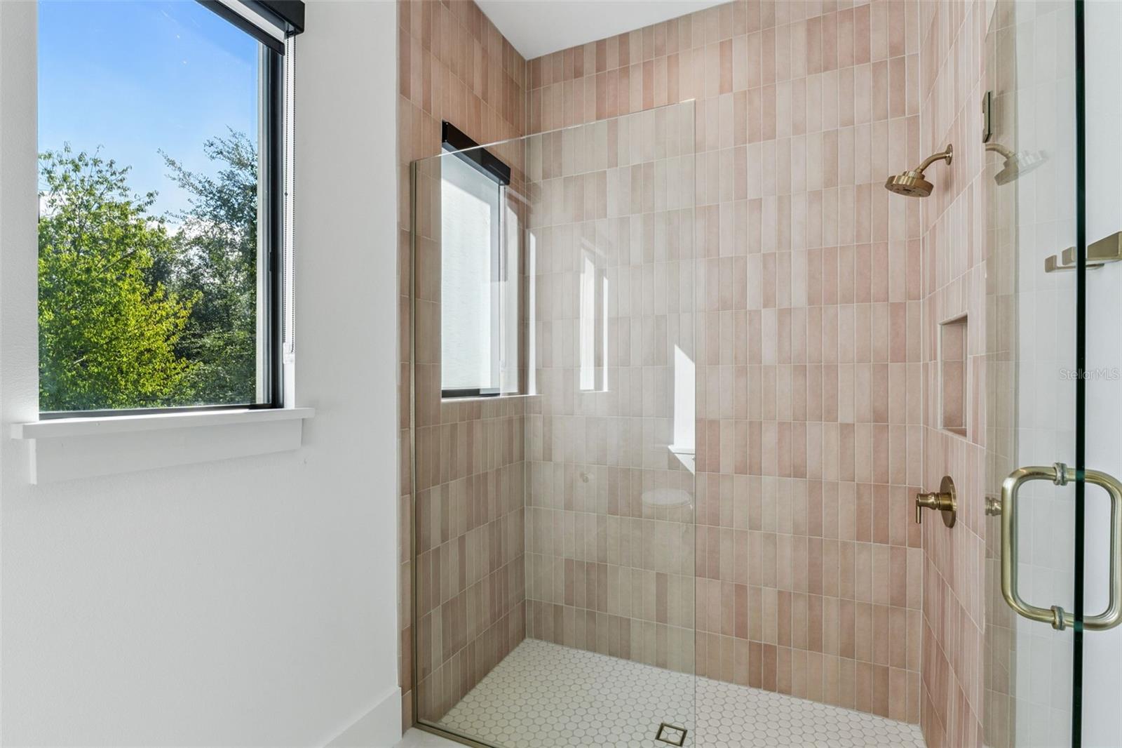 Image 36 of 74 For 15746 Pendio Dr