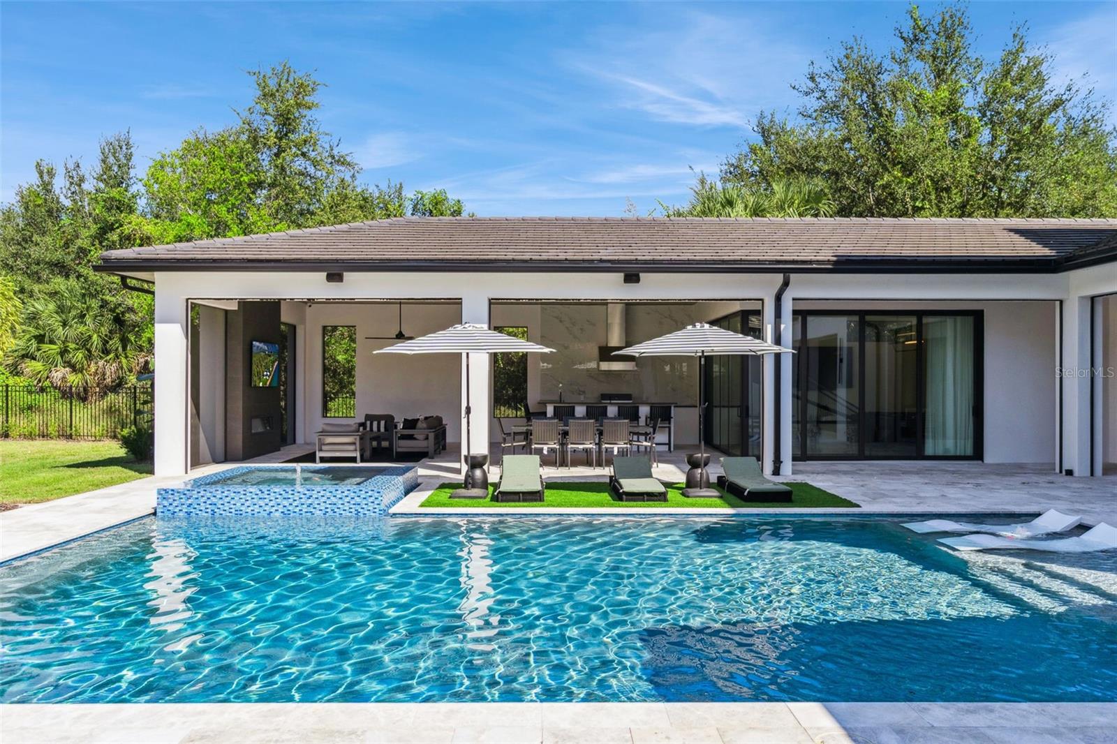 Image 47 of 74 For 15746 Pendio Dr