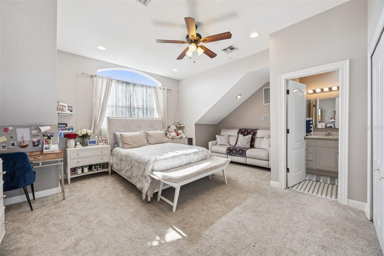 Image 26 of 66 For 17261 Heartwood Loop