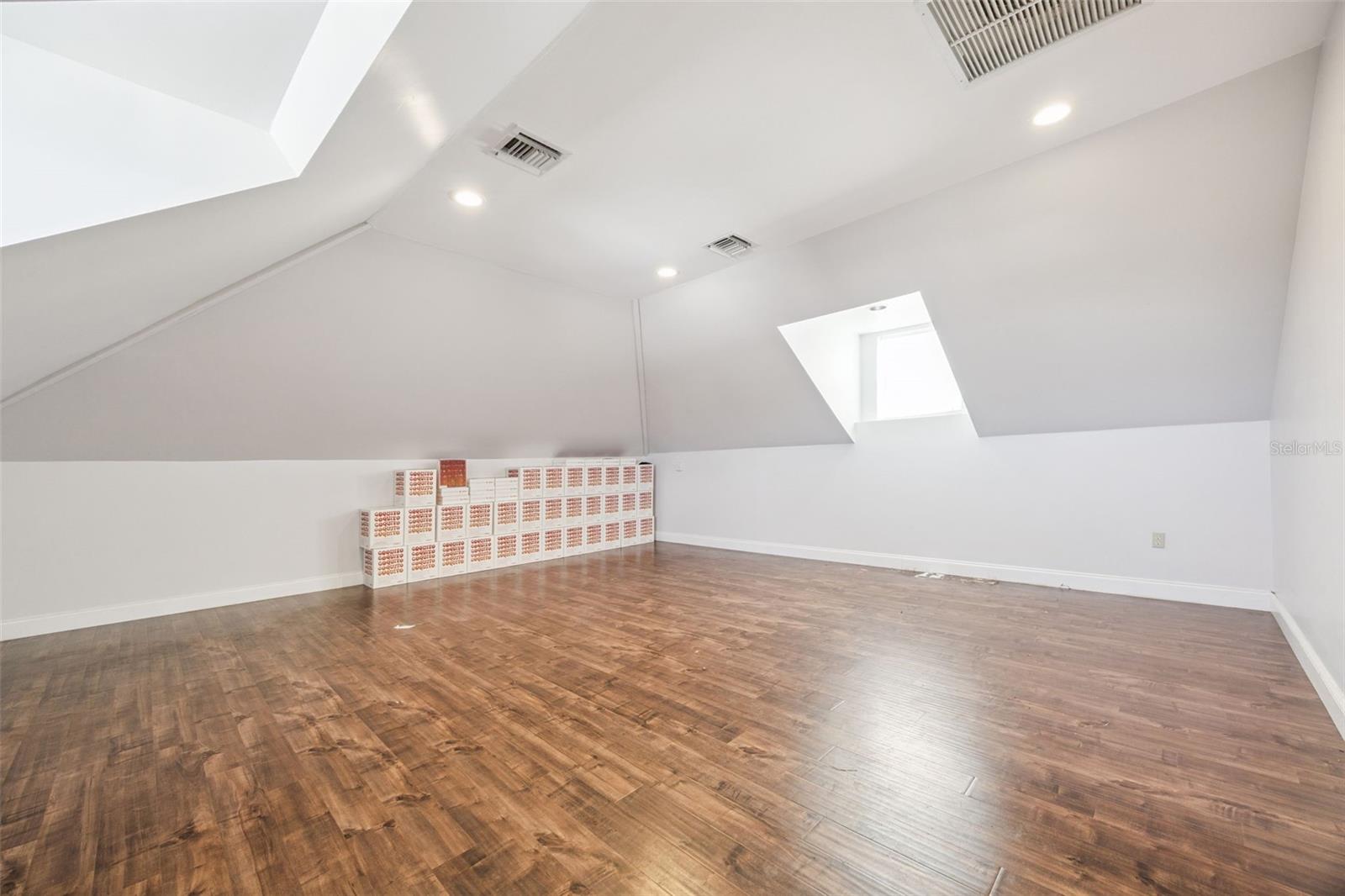 Image 38 of 66 For 17261 Heartwood Loop