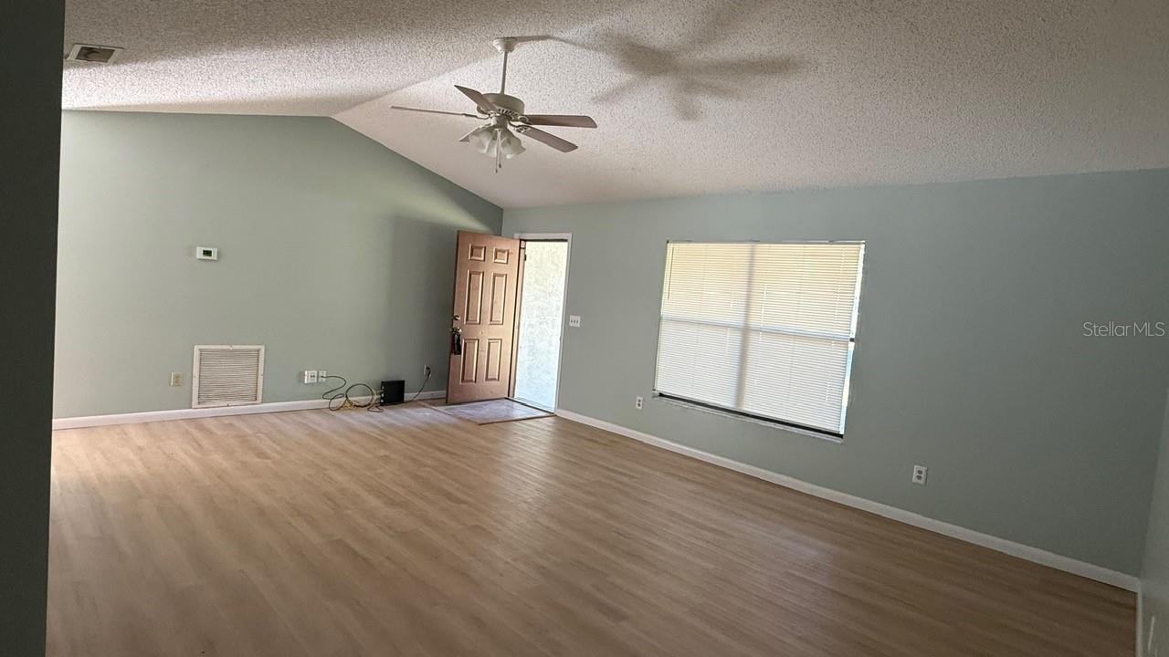 Image 8 of 18 For 215 Eldorado Drive