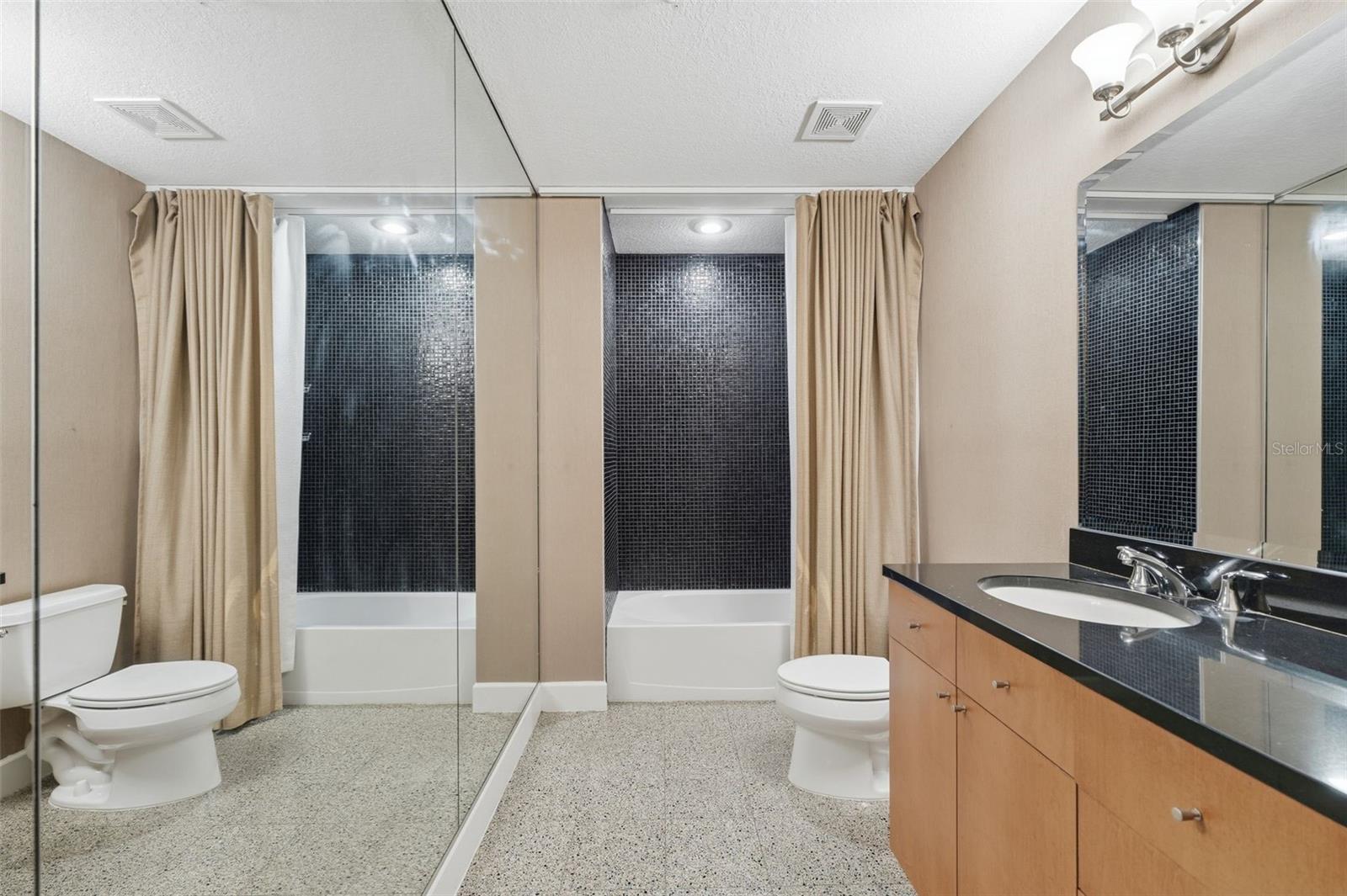 Image 13 of 26 For 100 Eola Drive 712