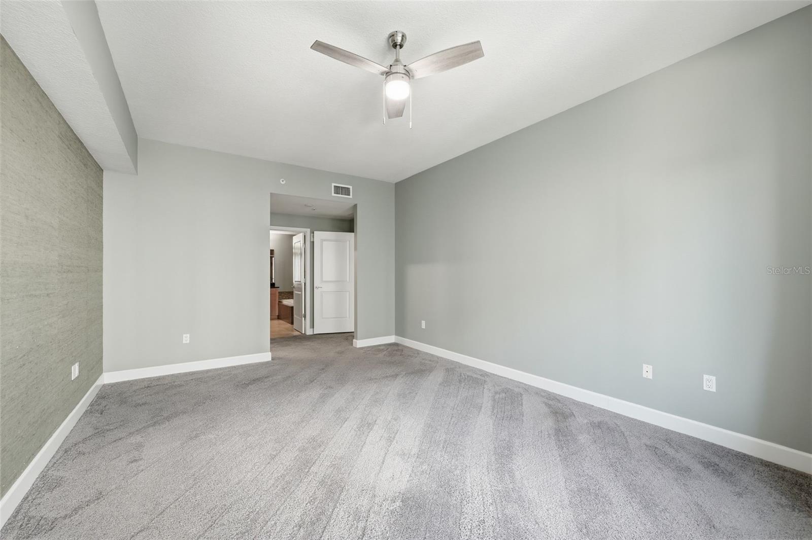 Image 17 of 26 For 100 Eola Drive 712