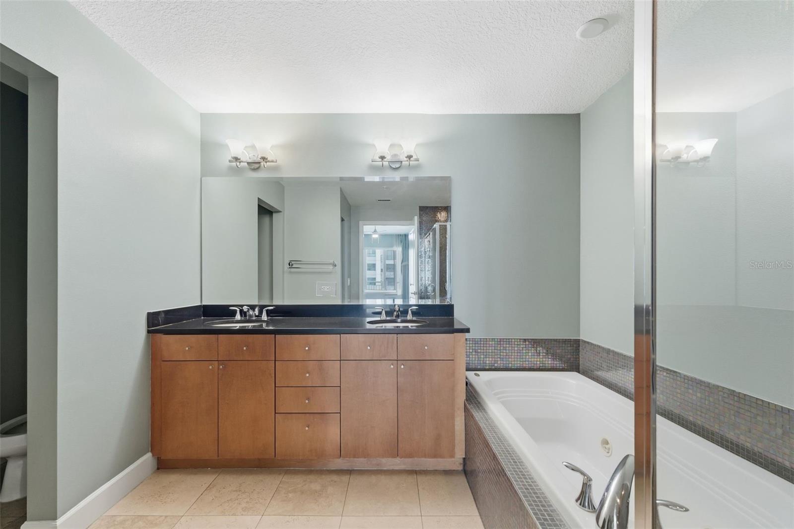 Image 20 of 26 For 100 Eola Drive 712