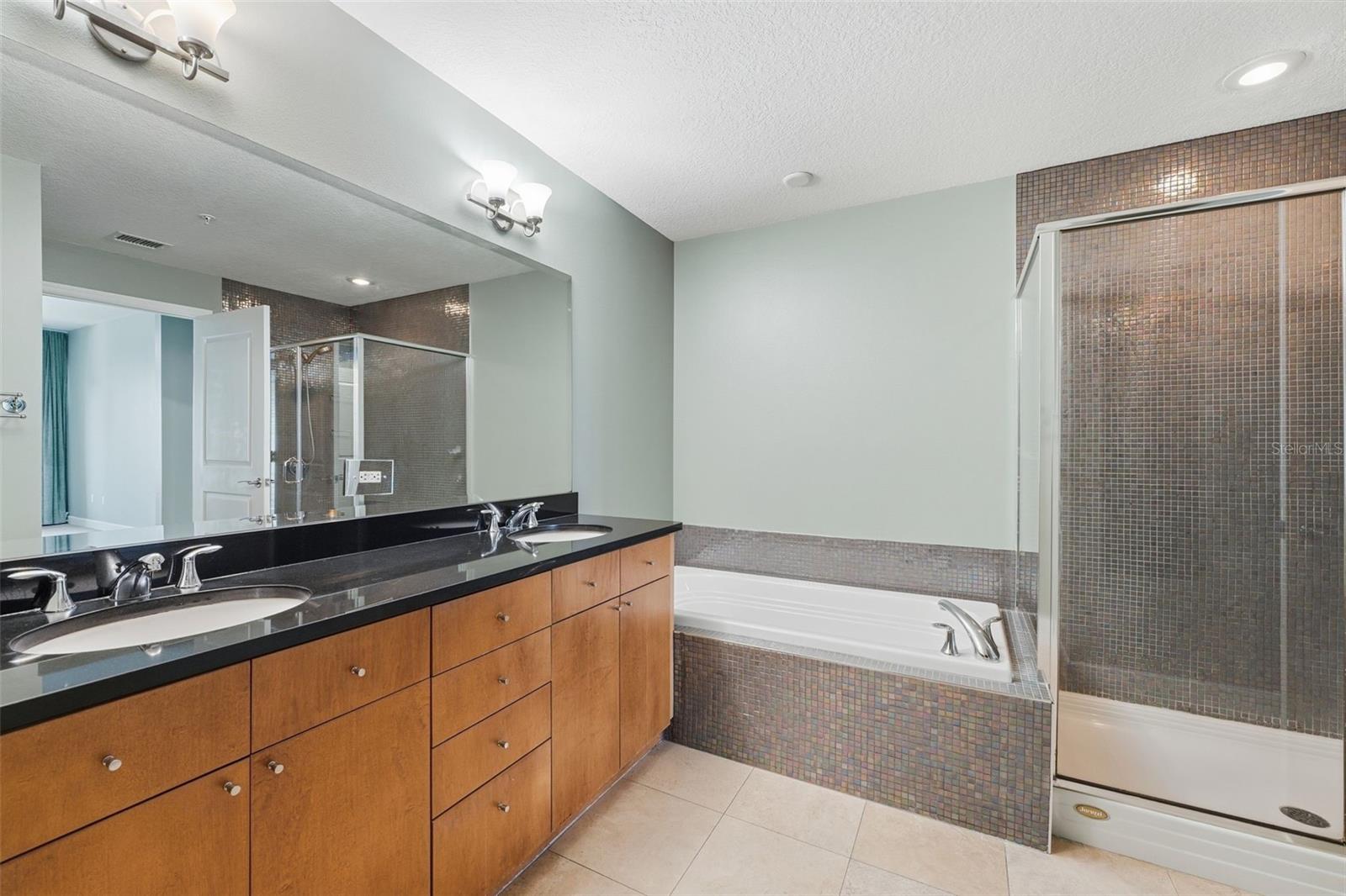 Image 21 of 26 For 100 Eola Drive 712