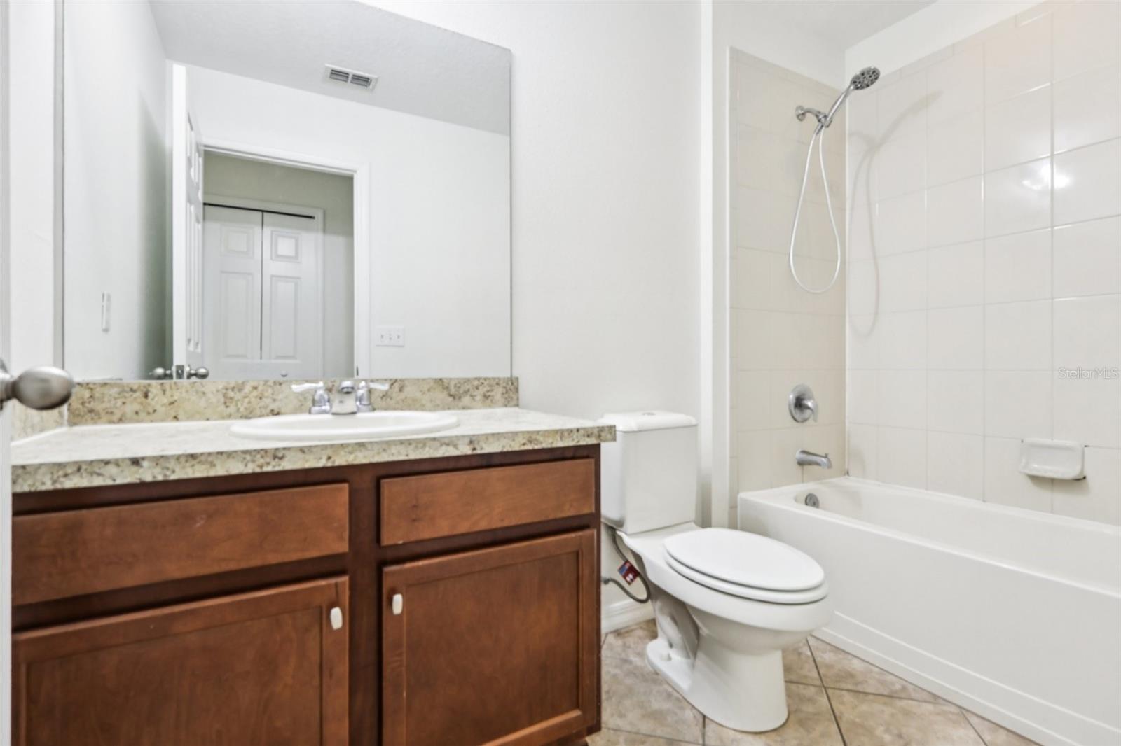 Image 17 of 21 For 1126 Maumee Street