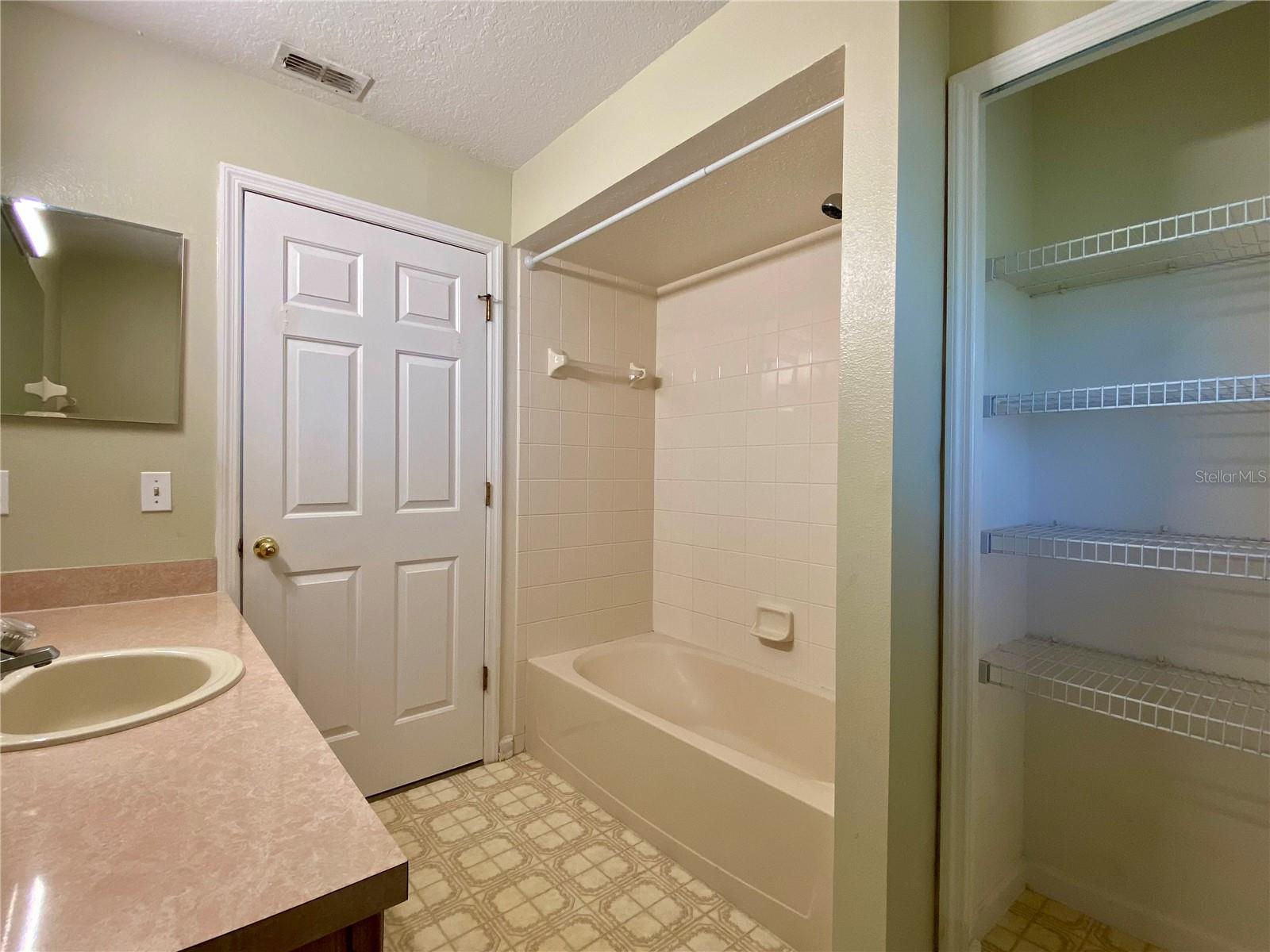 Image 16 of 21 For 564 Pinehurst Cove