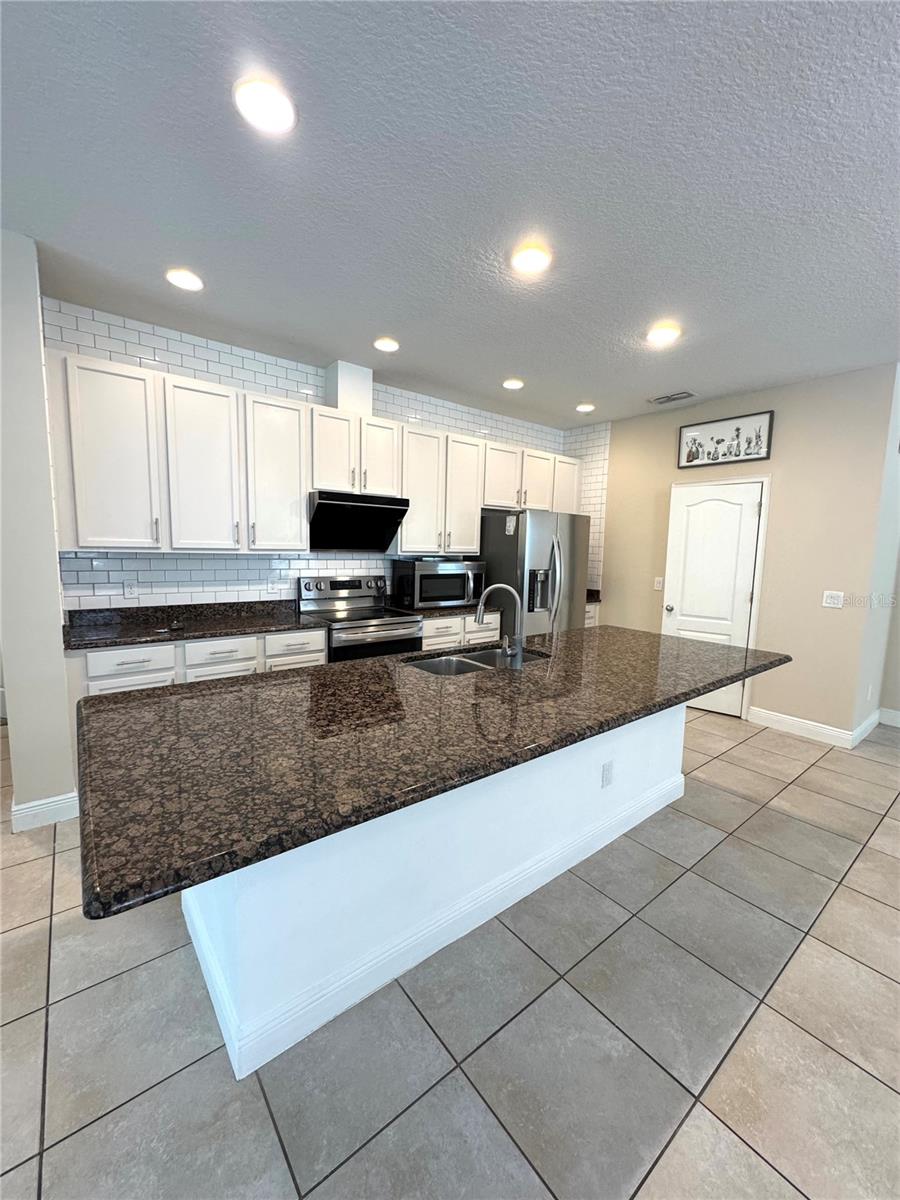 Image 9 of 21 For 8153 Jailene Drive